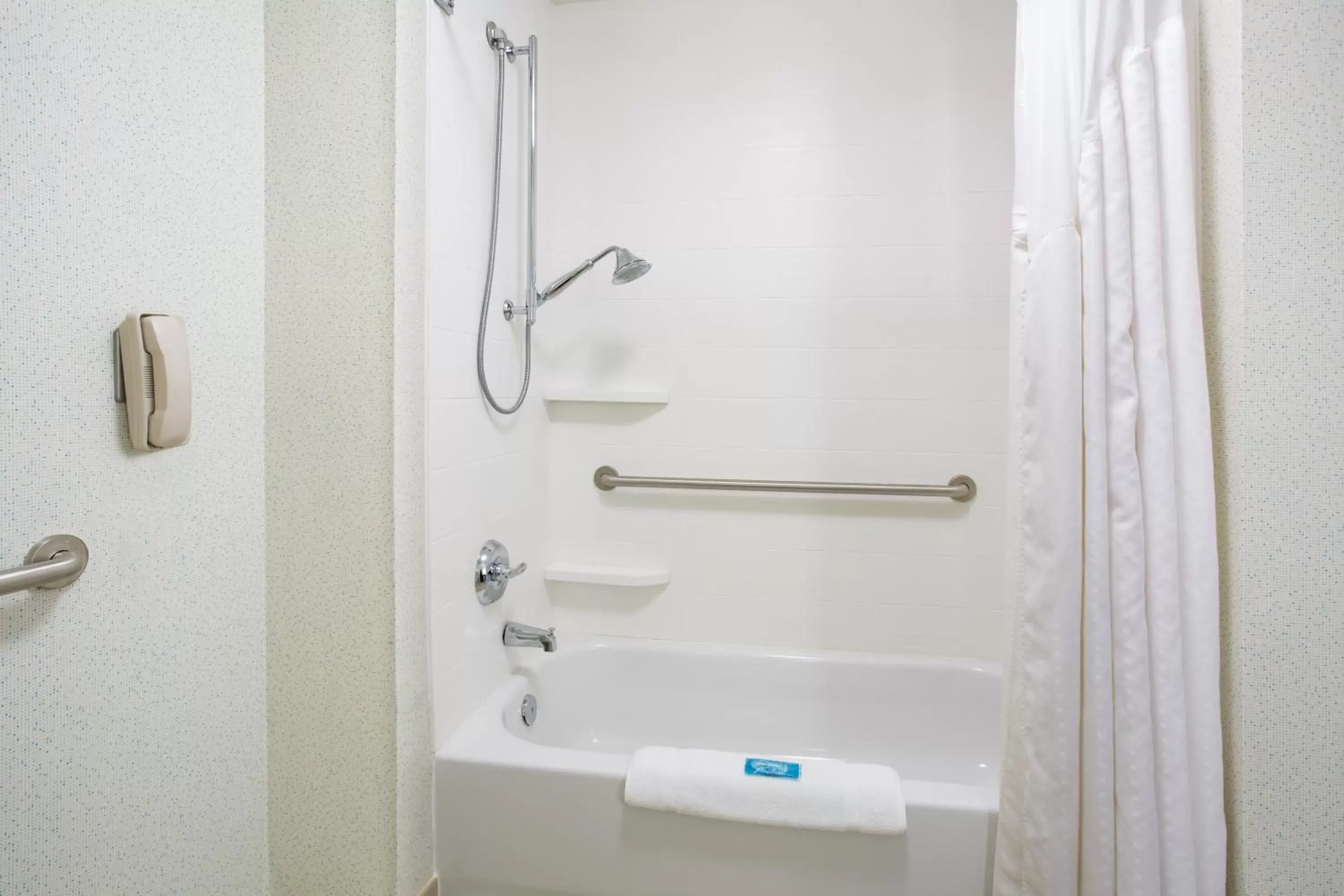 King Room - Mobility Access/Hearing Accessible in Holiday Inn Express Kansas City - at the Legends! by IHG King Room - Mobility Access/Hearing Accessible in Holiday Inn Express Kansas City - at the Legends! by IHG