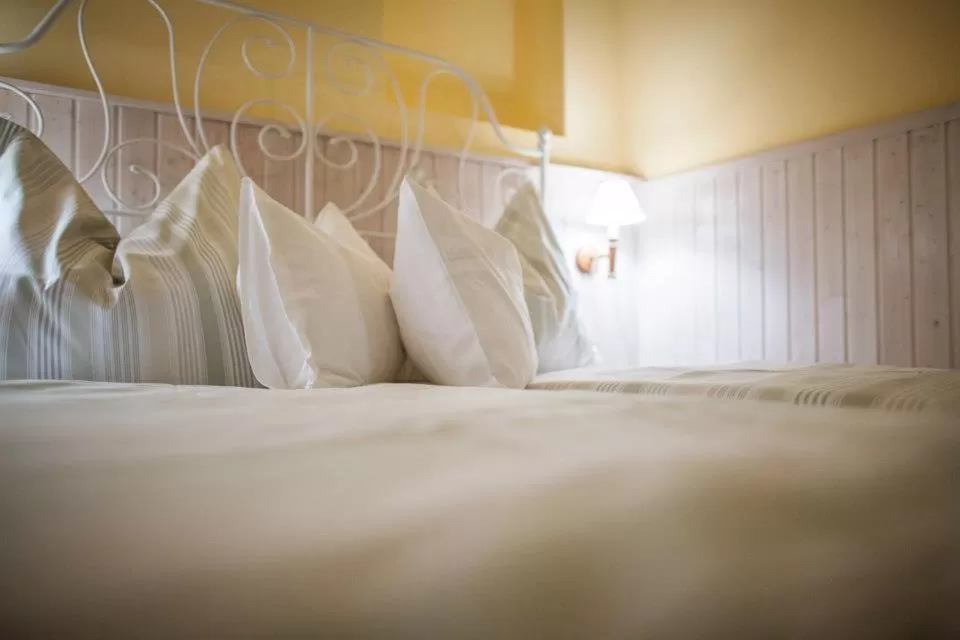 Bed in Huber Panzió