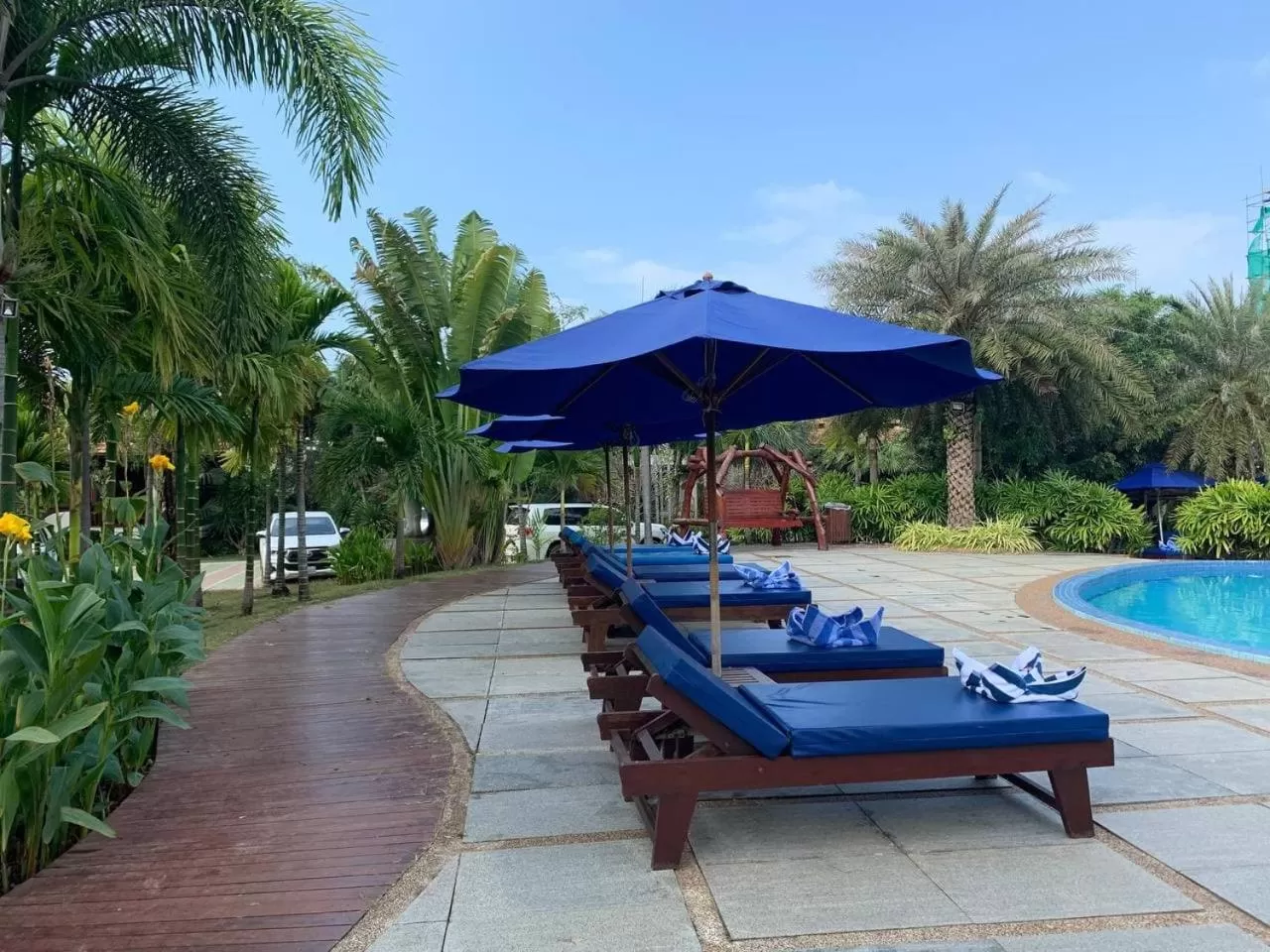 Swimming pool in Try Palace Resort-Kep