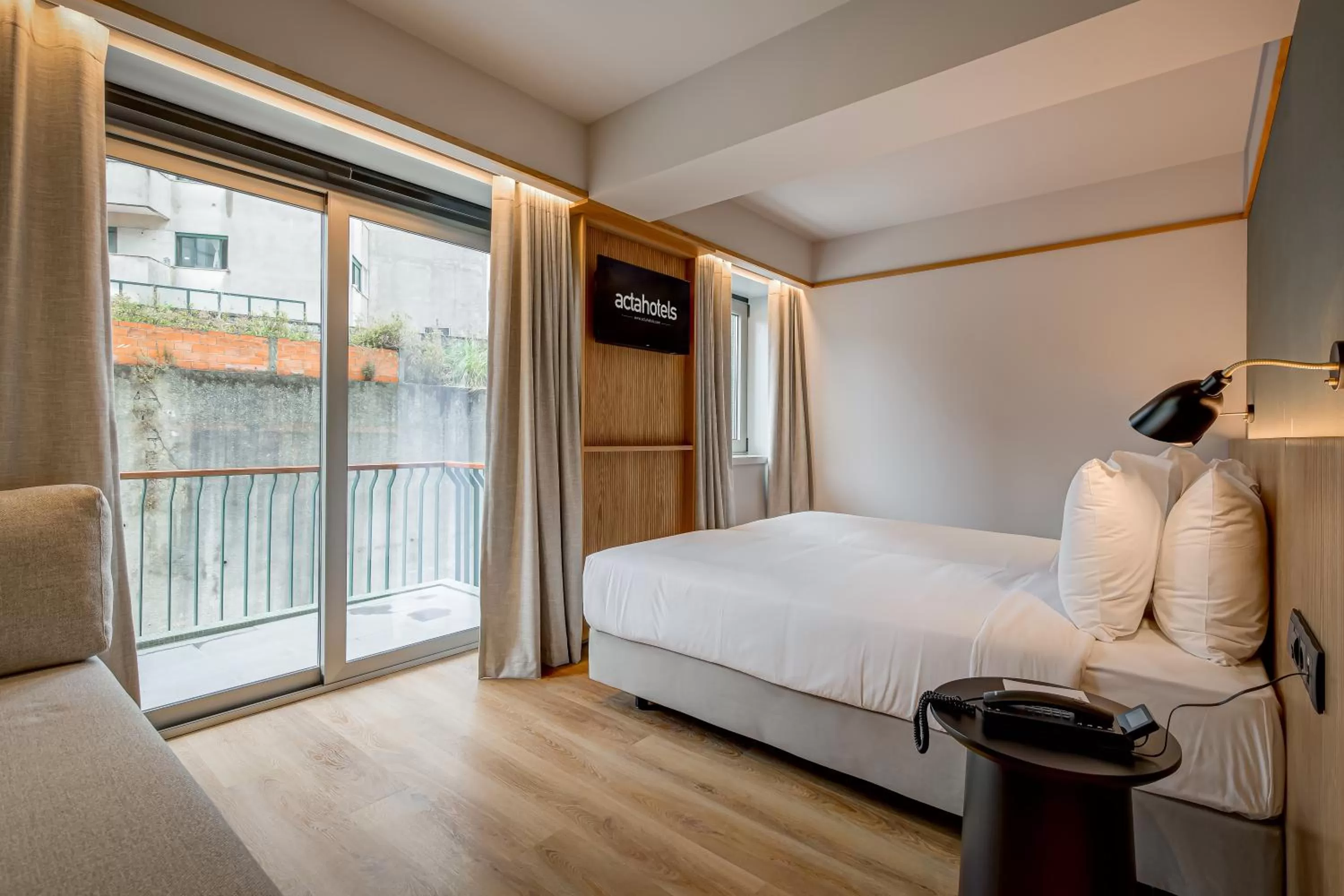 Photo of the whole room, Bed in Acta The Clover