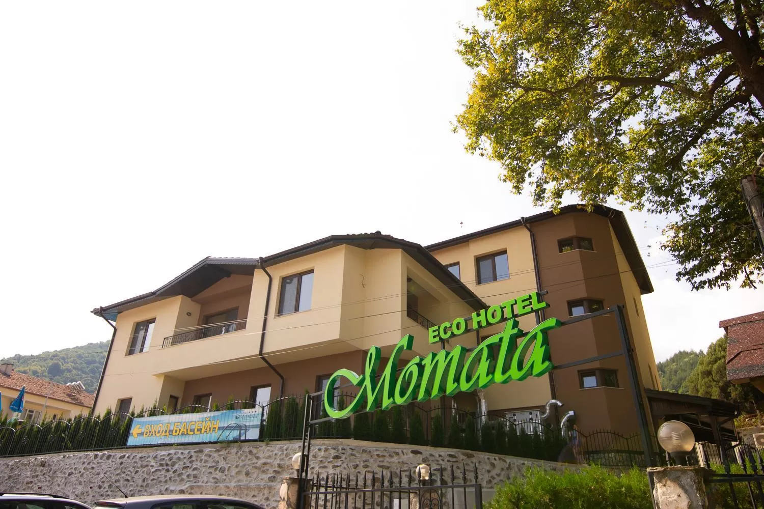 Eco Hotel Momata