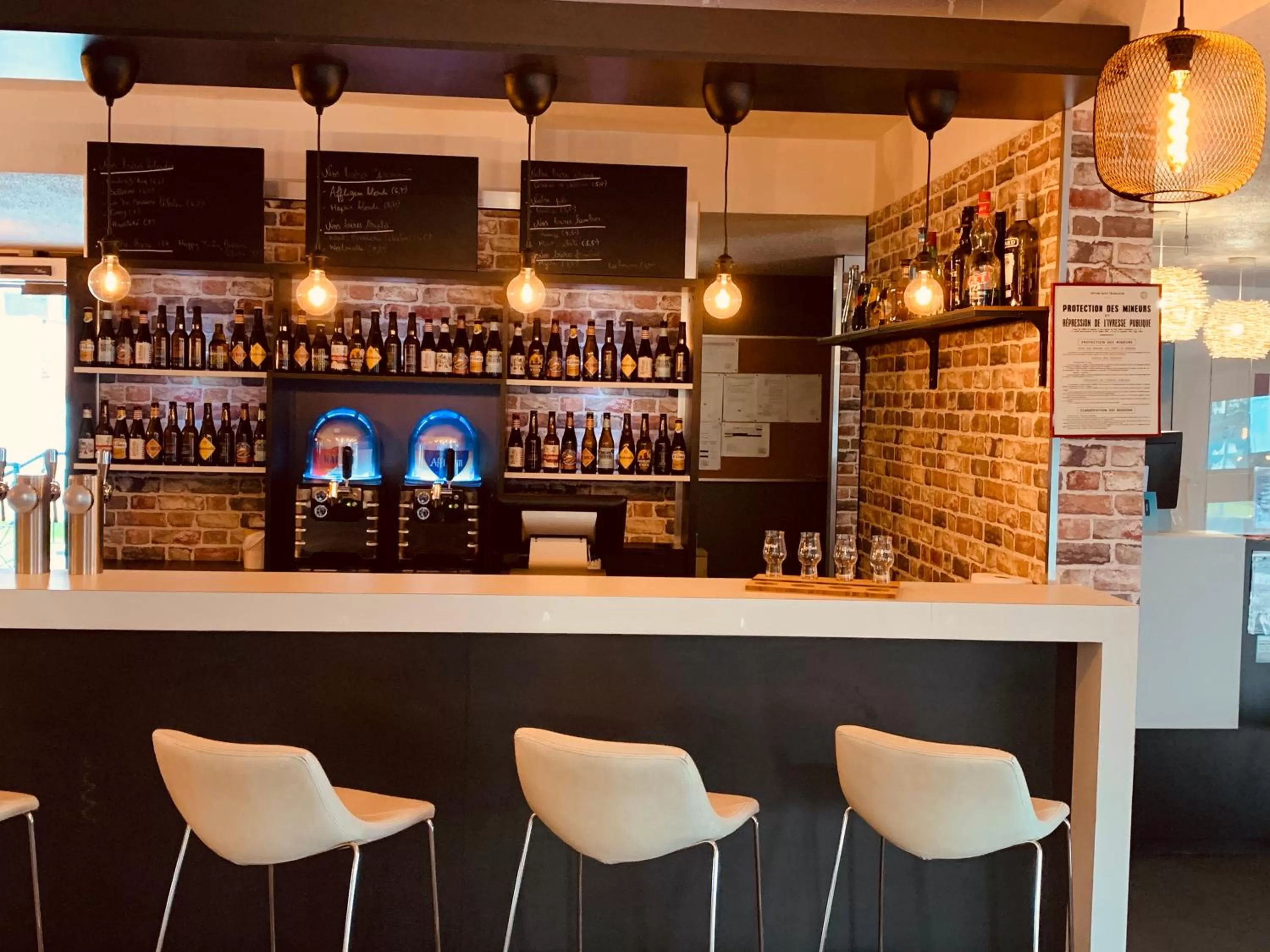 Lounge or bar in Kyriad Lille Gare - Grand Palais