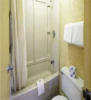 King Suite with Spa Bath in Americas Best Value Inn & Suites in Murfreesboro