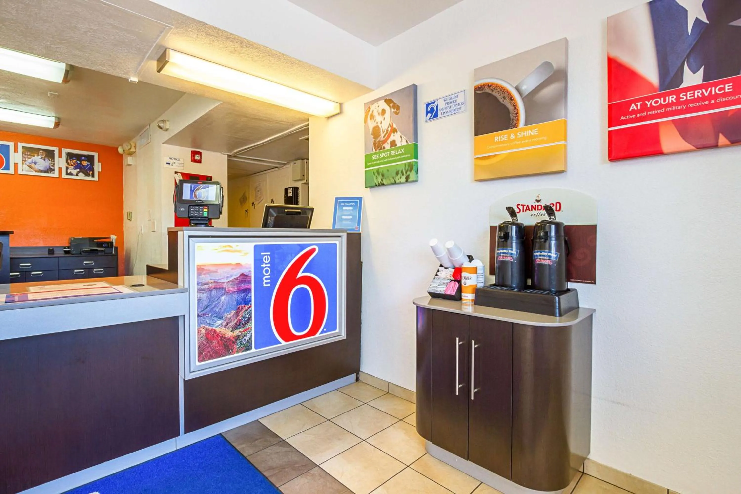 Lobby or reception in Motel 6 Mesa North