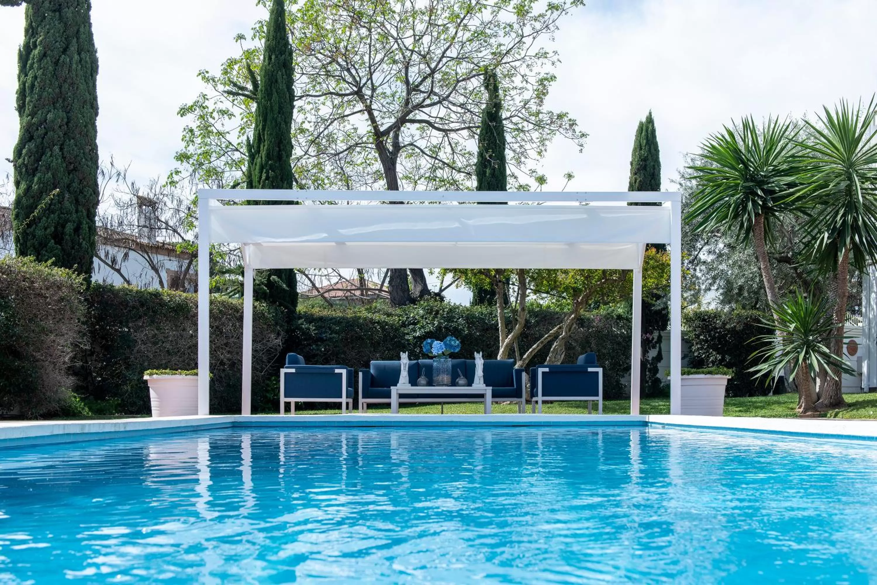 Swimming pool in Hotel B&B Casa Arena Sevilla