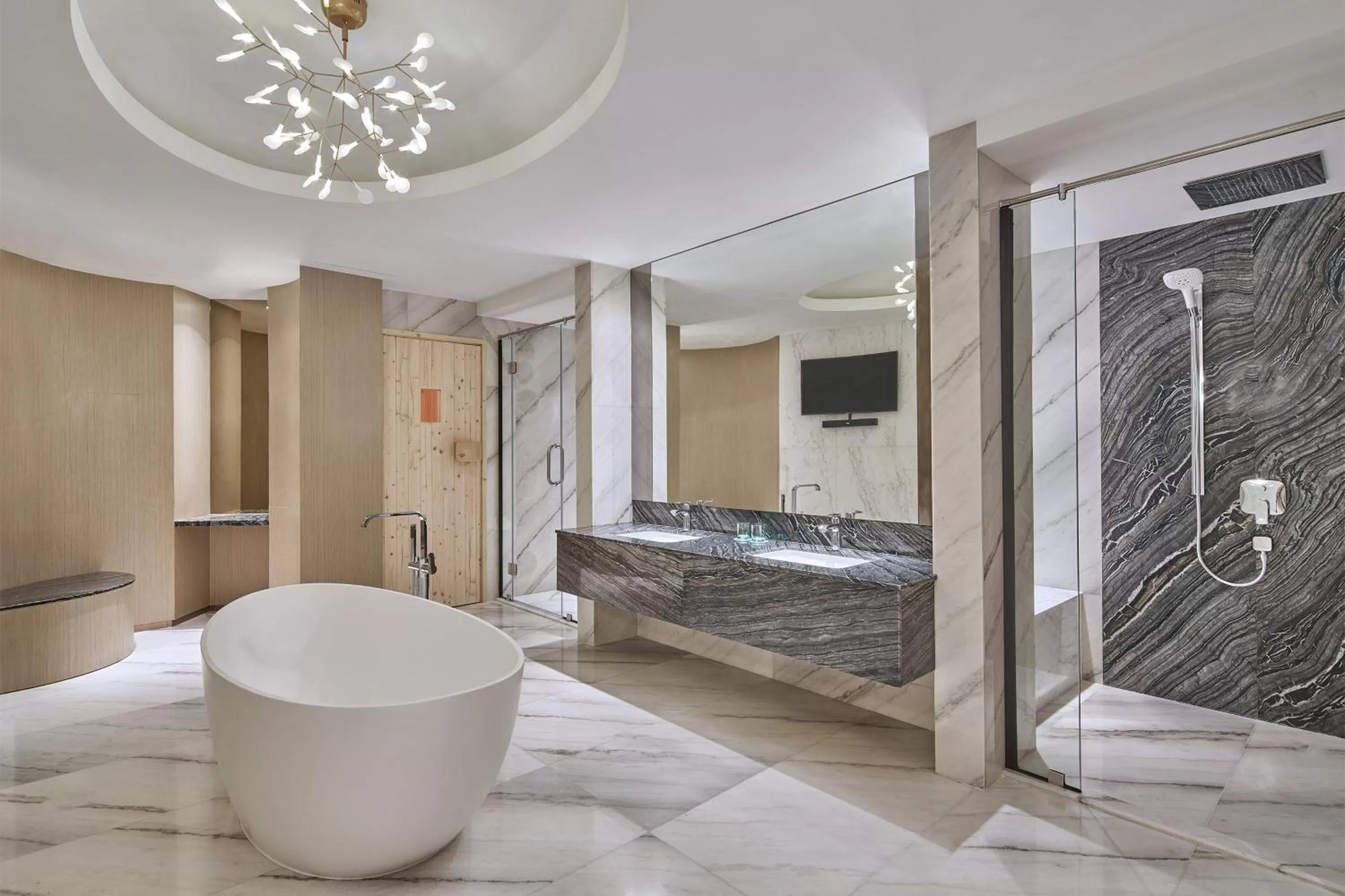 Bedroom, Bed in Le Meridien Kota Kinabalu