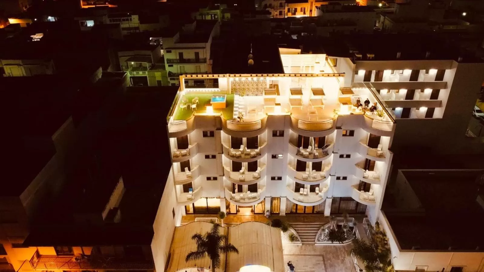 Property building in Hotel Riva Del Sole