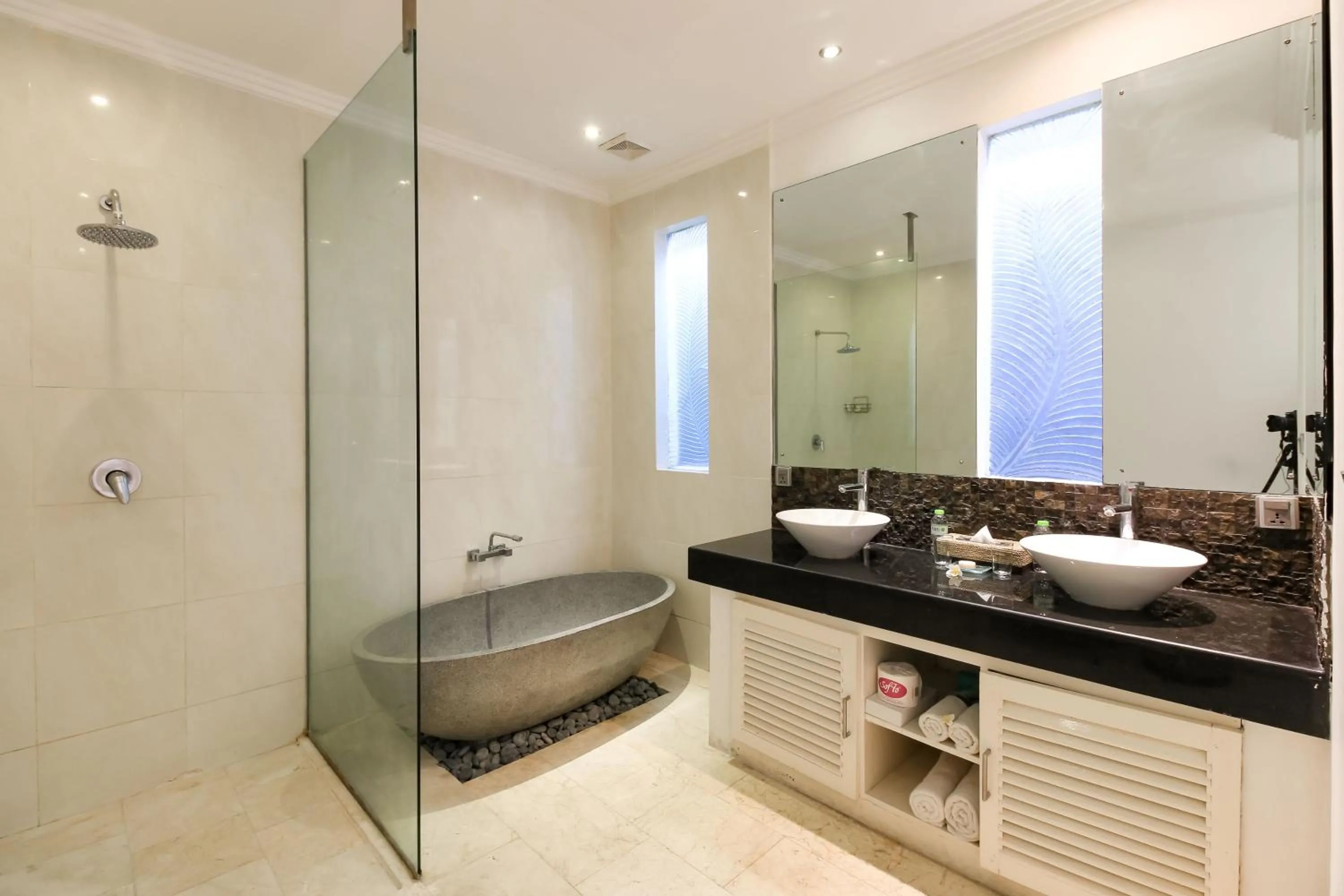 Shower in Aleesha Villas and Suites