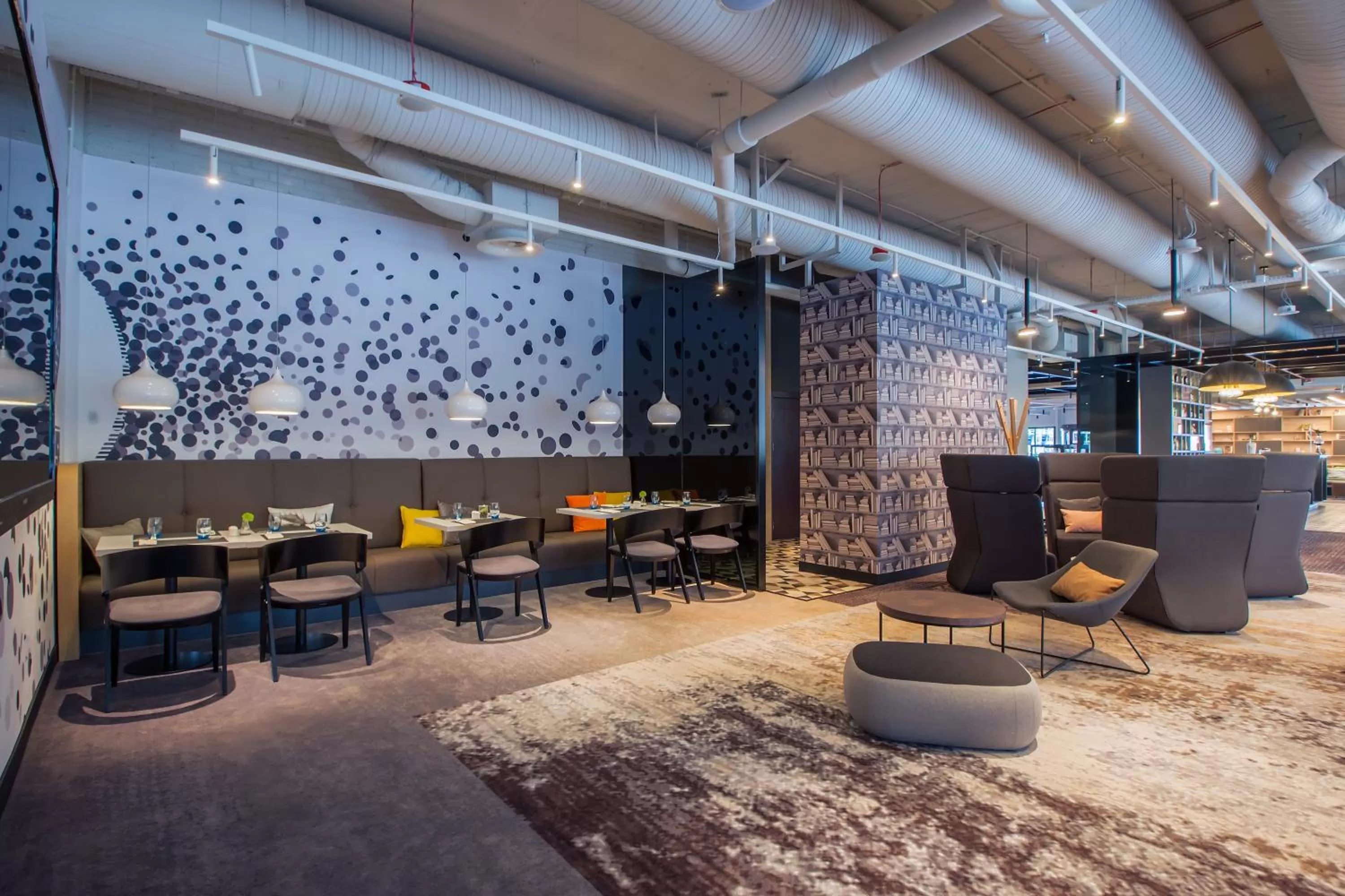 Lounge or bar in Novotel Wrocław Centrum