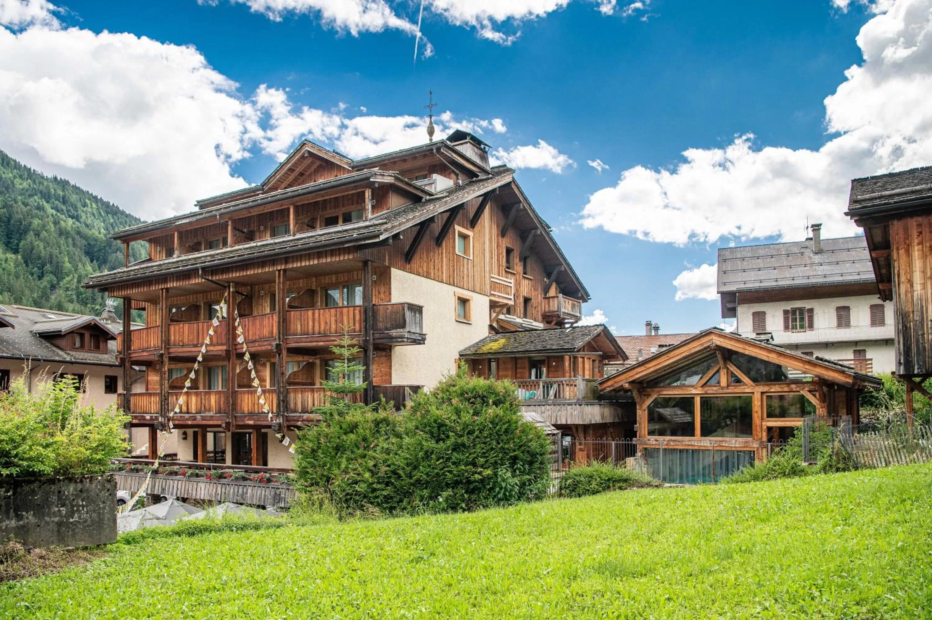 Property building in Best Western Chalet les Saytels