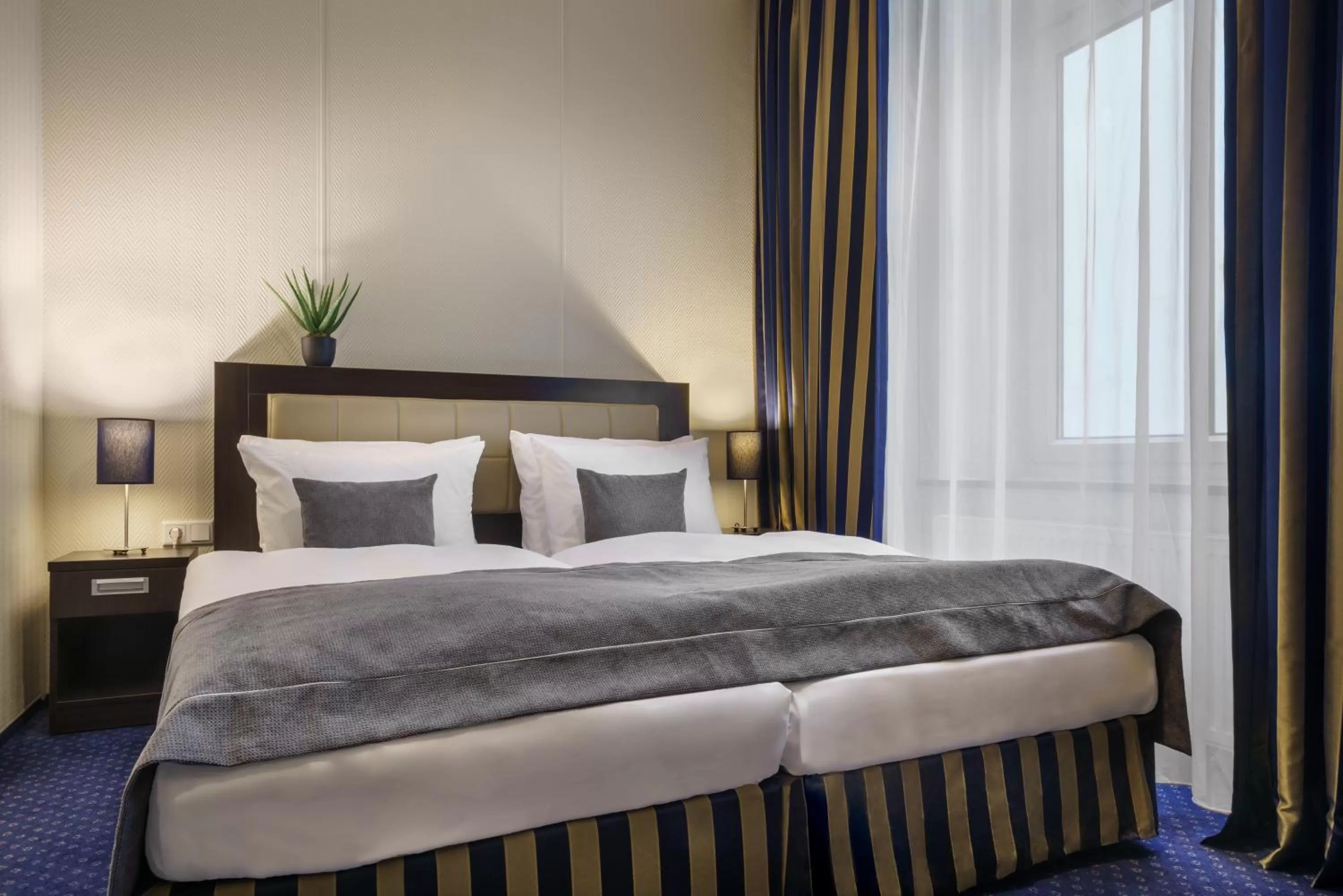 Bed in Hotel Continental Hamburg Hauptbahnhof