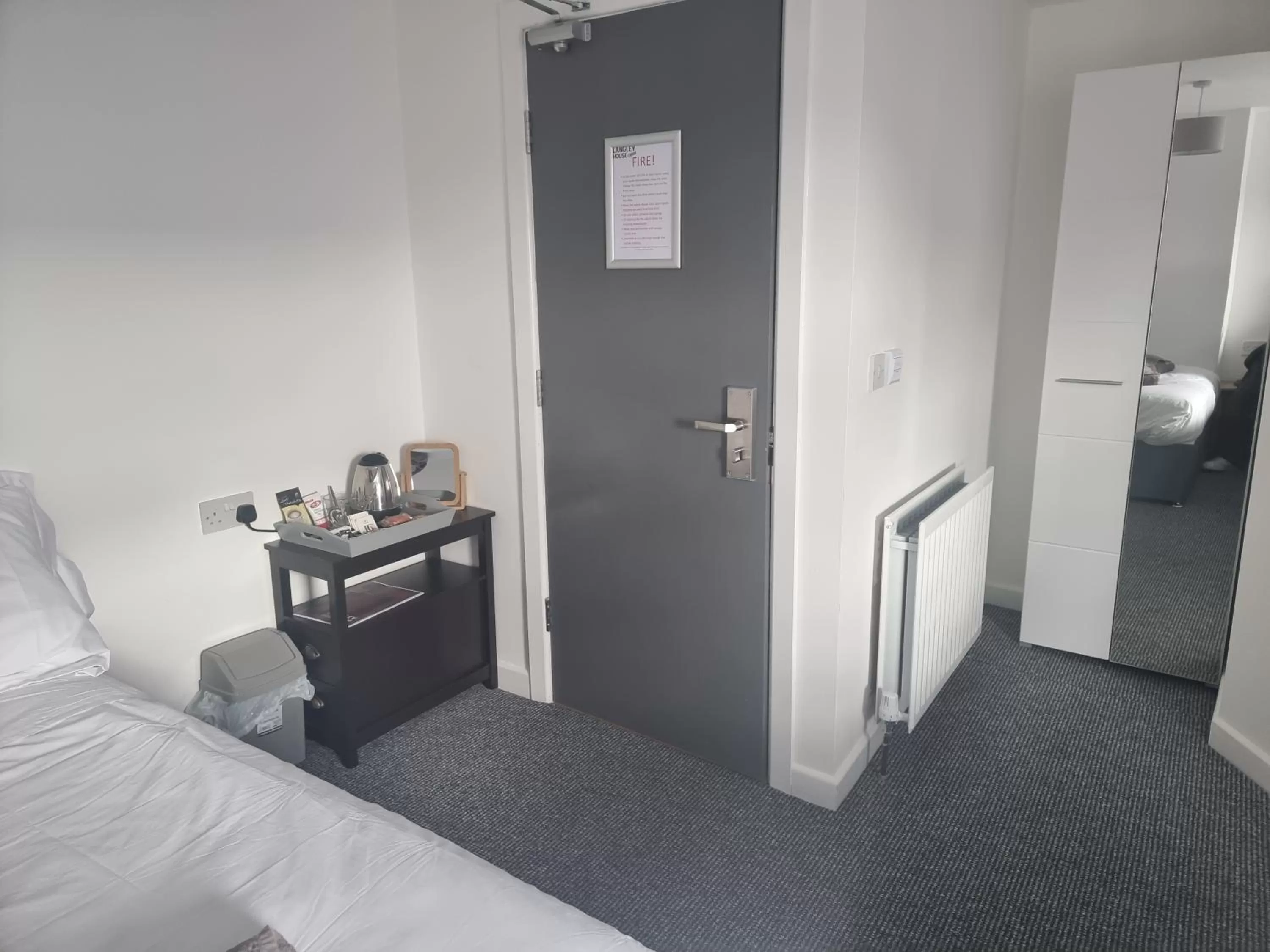 Coffee/tea facilities in Langley House Hotel