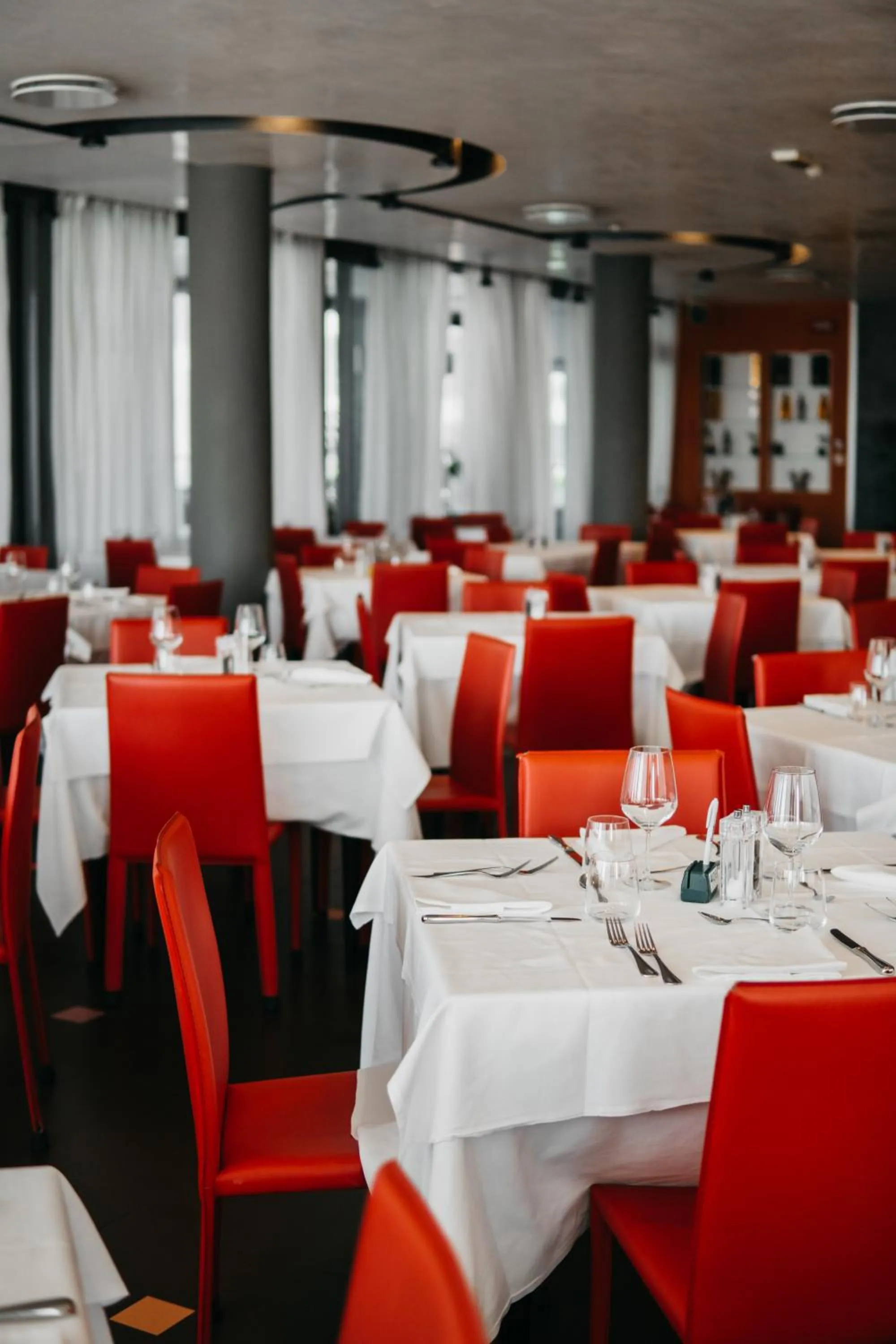 Restaurant/places to eat in Hotel Adlon