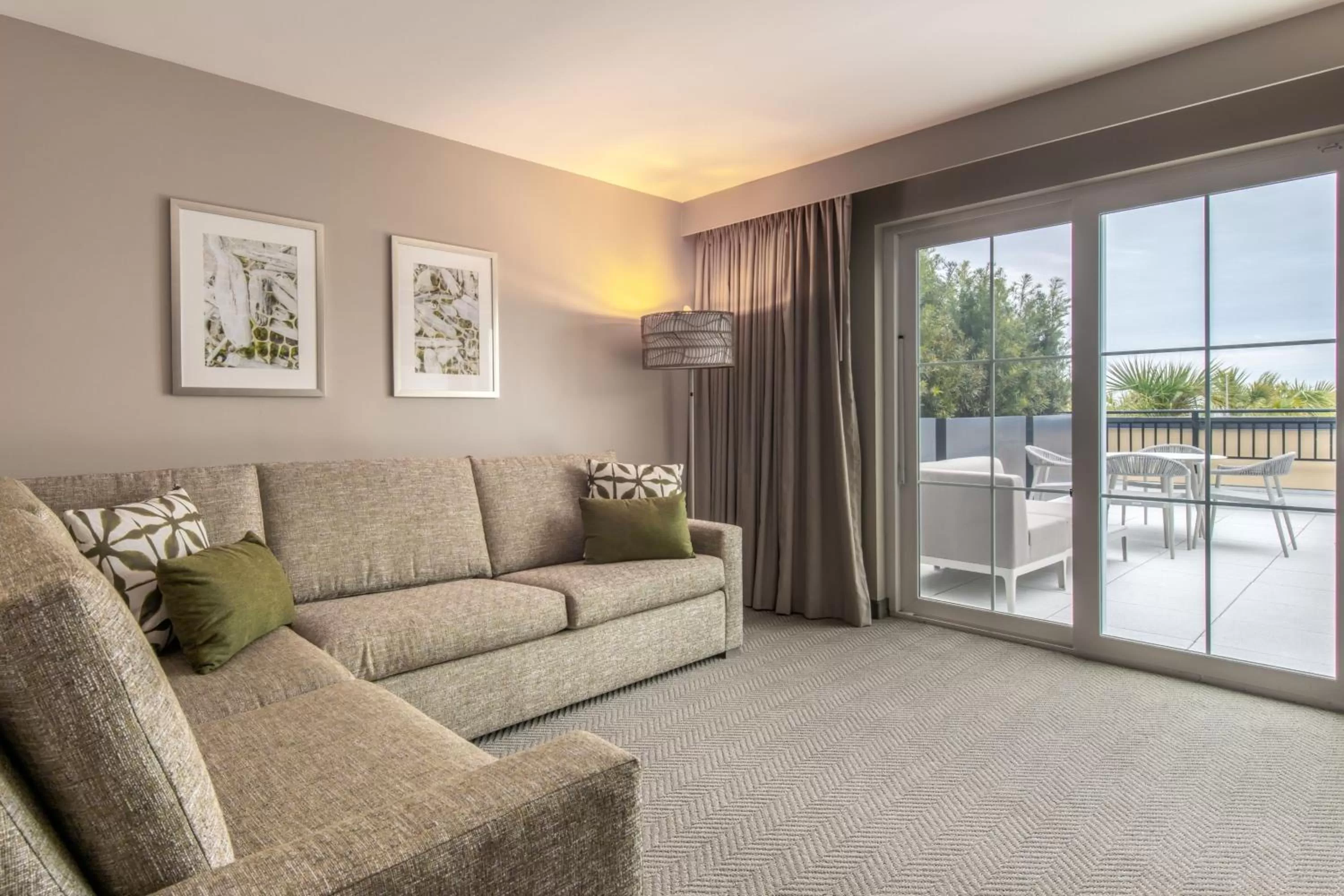 Bedroom in Courtyard by Marriott Jekyll Island