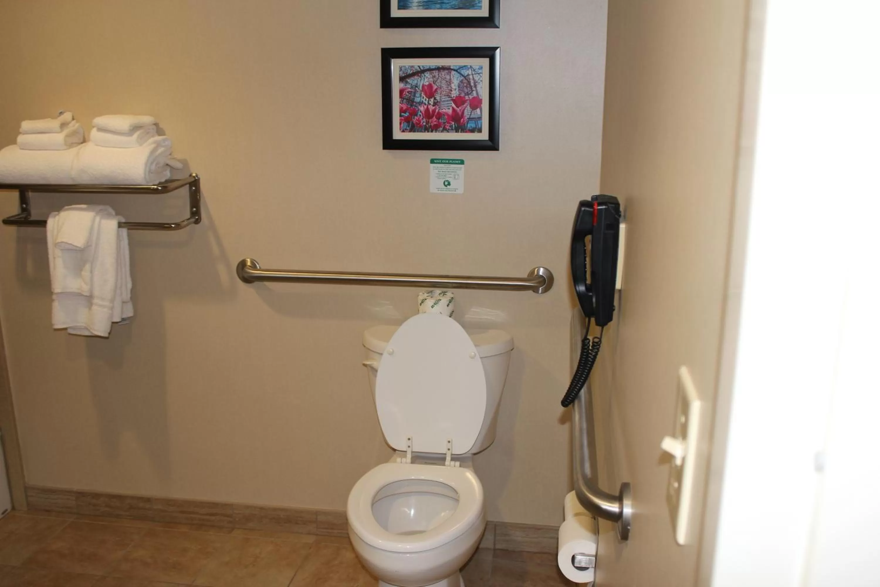 Bathroom in Comfort Suites Huntersville near Lake Norman