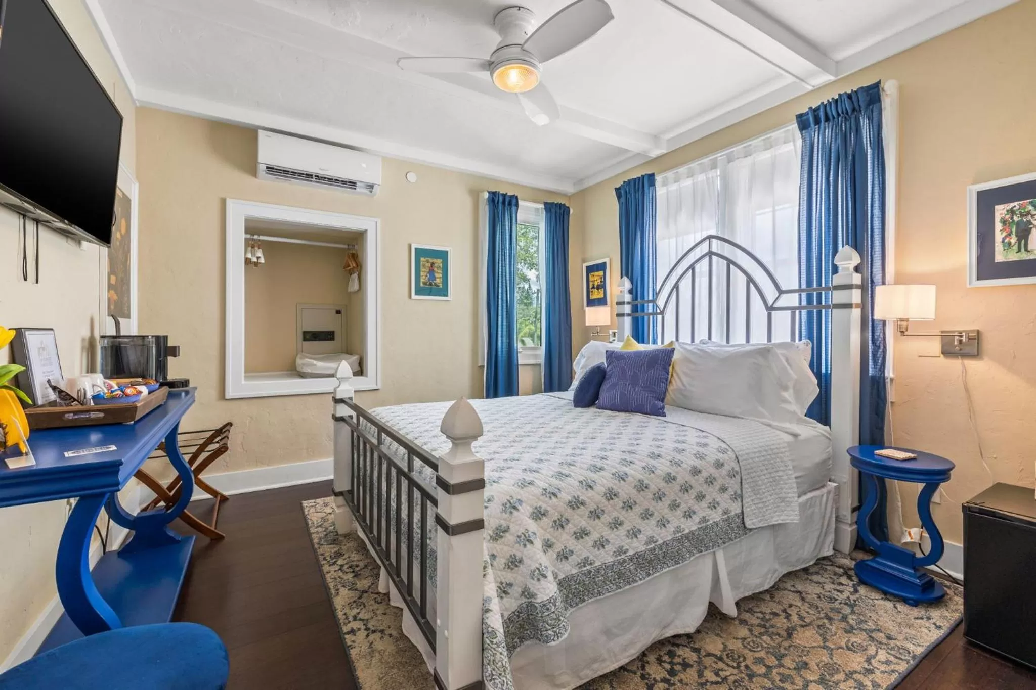 Bedroom, Bed in The Kenwood Gables Boutique B&B