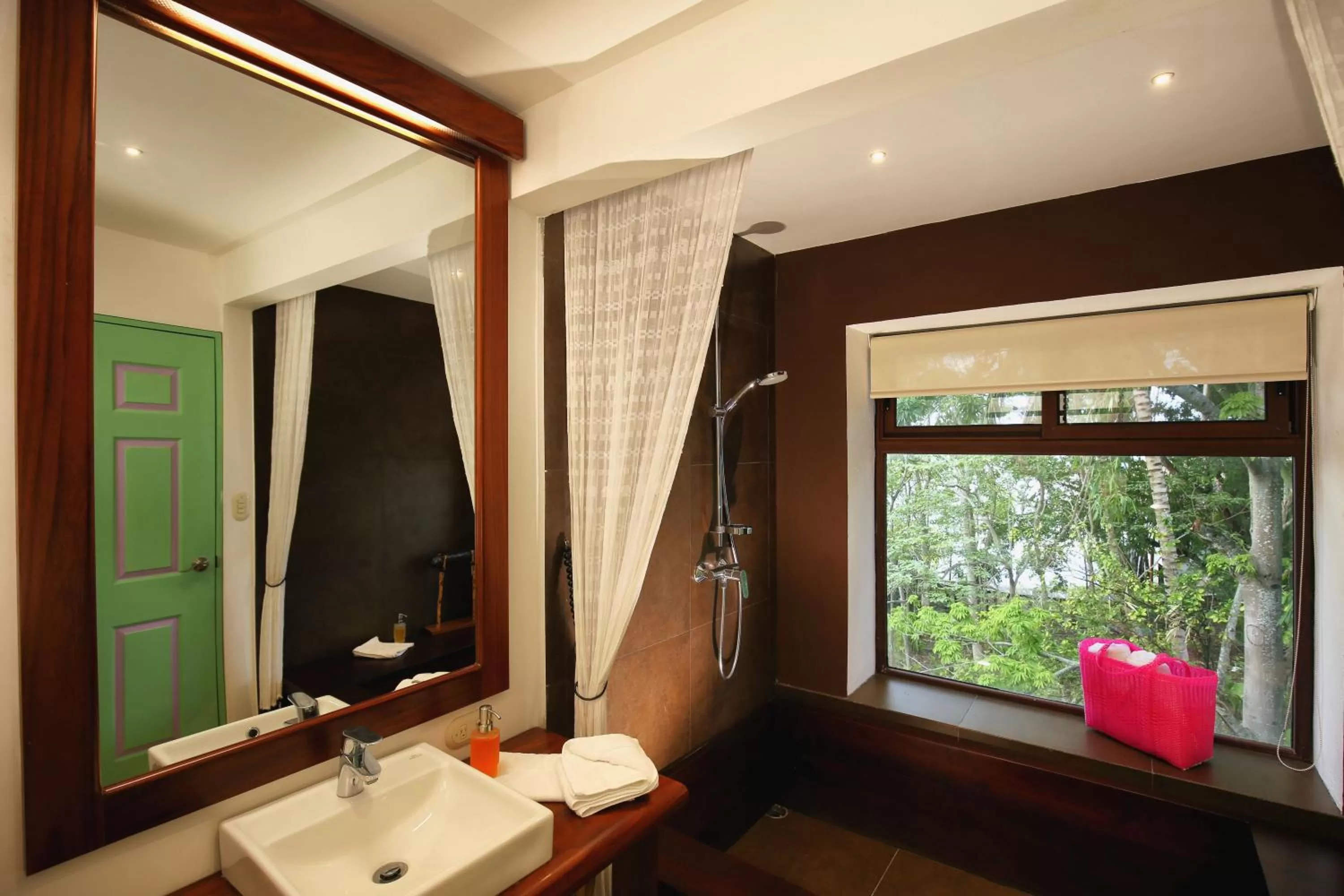 Shower in Hotel Maya Internacional