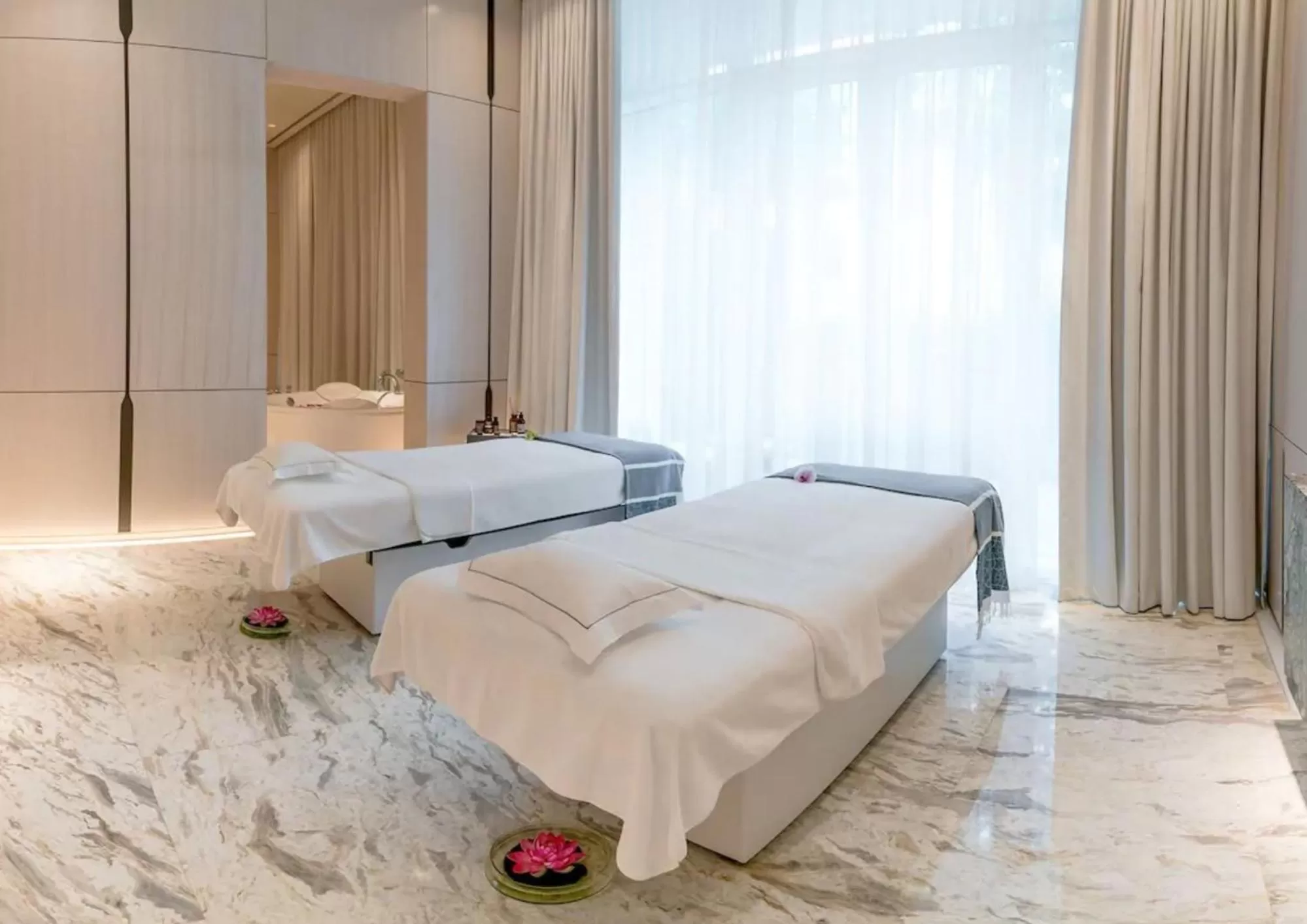 Spa and wellness centre/facilities, Bed in Five Palm Residences