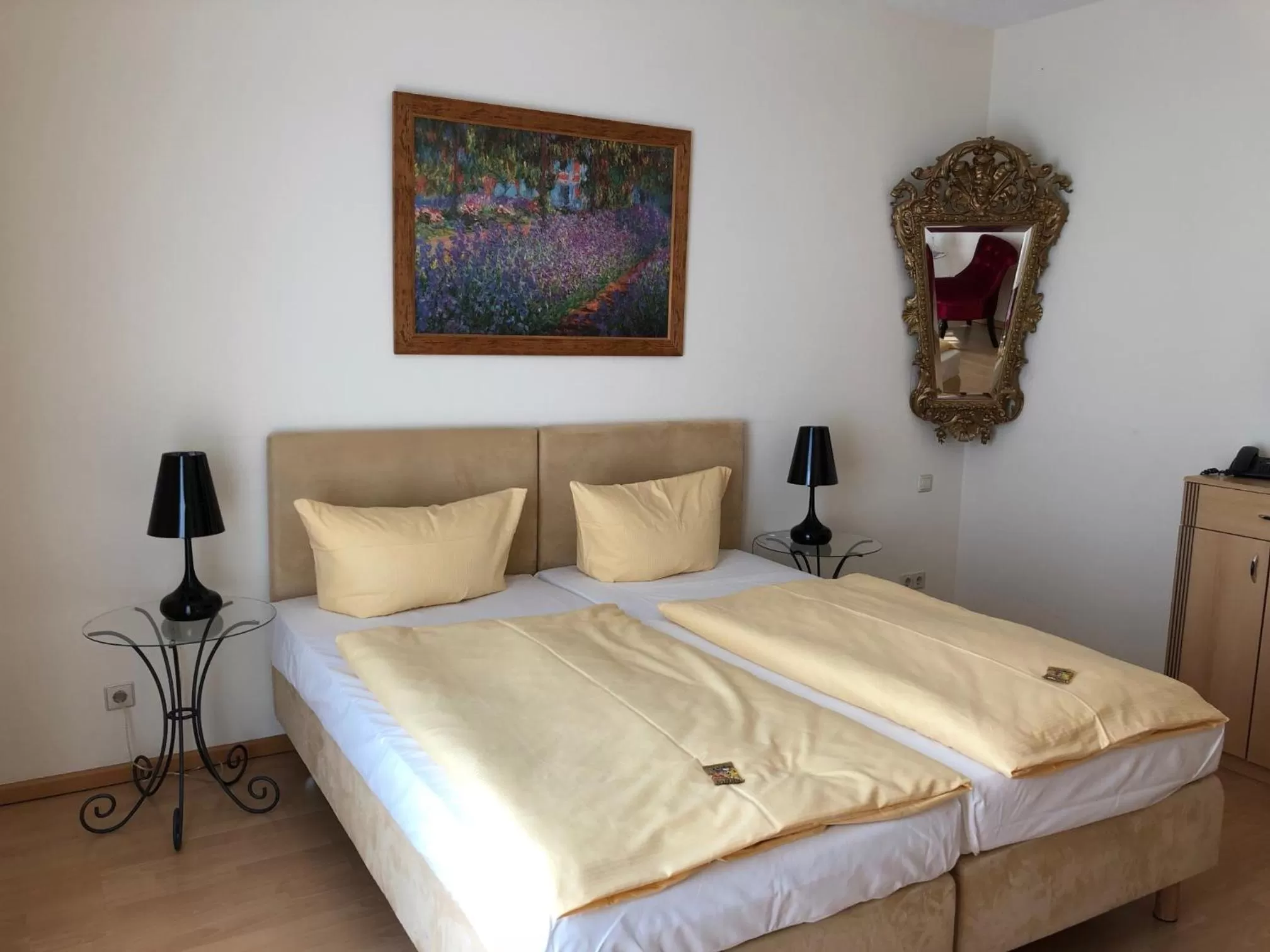 Photo of the whole room, Bed in Hotel im Kavalierhaus