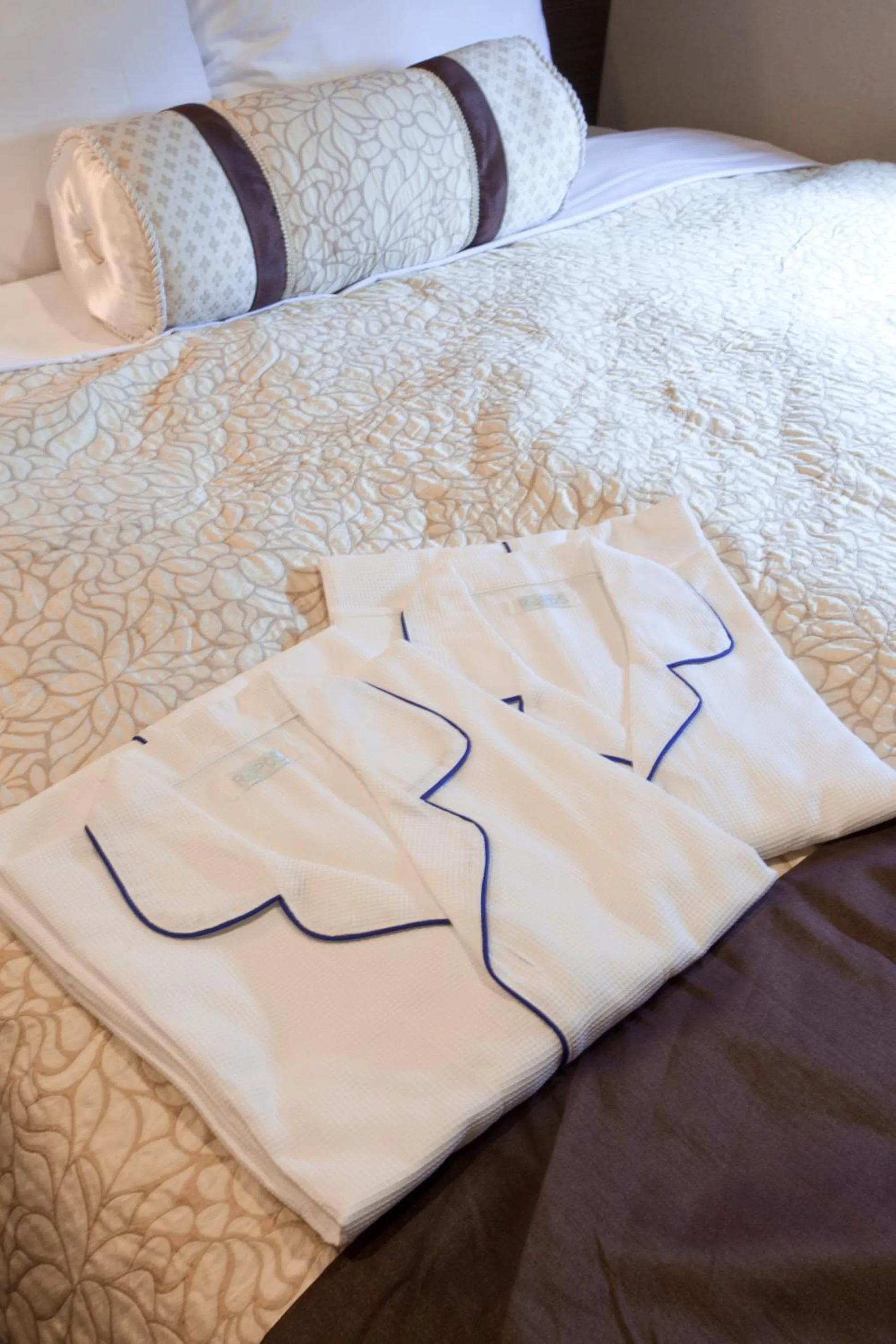 Bed in Kuretake Inn Premium Shizuoka Ekimae