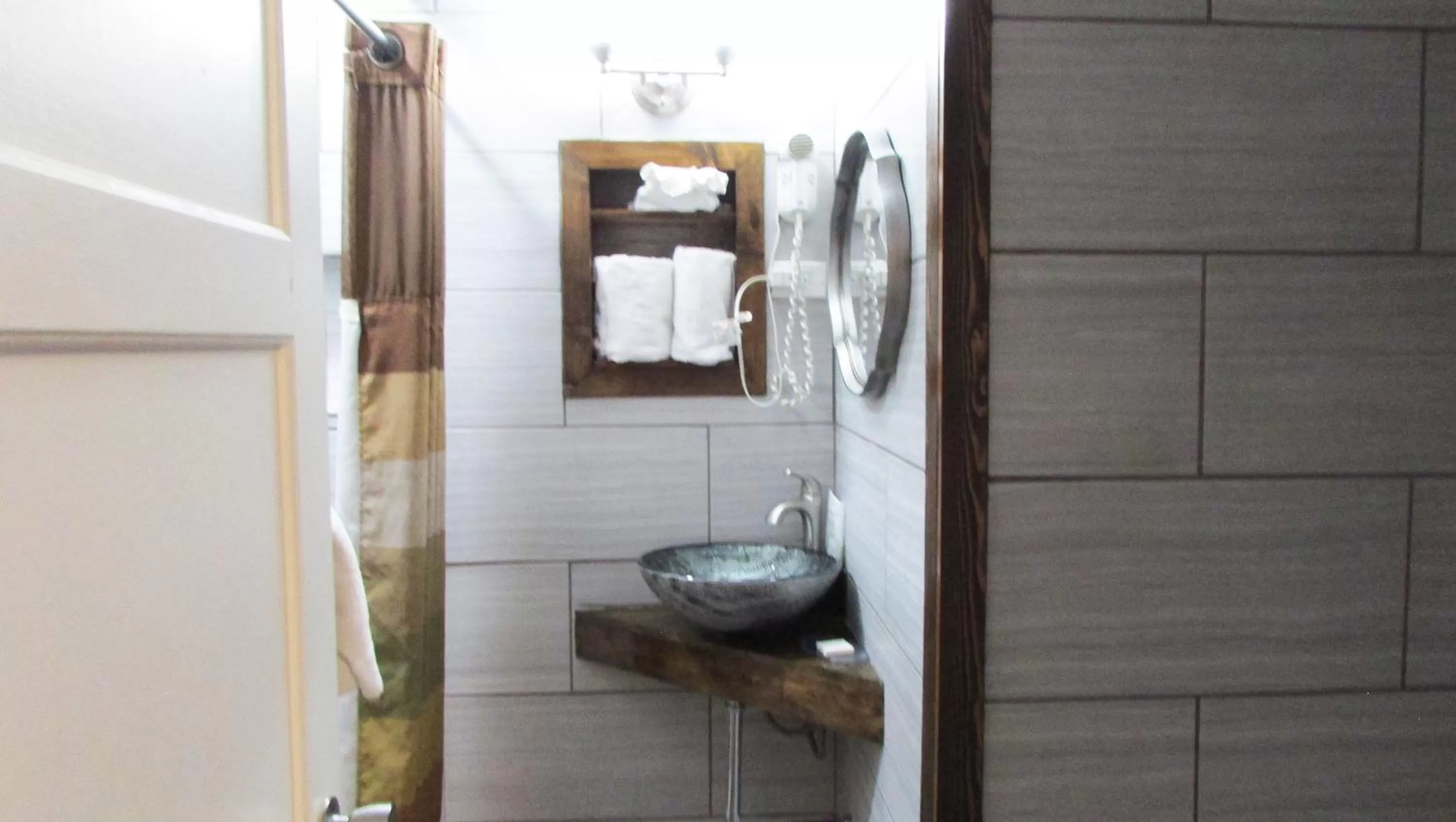 Bathroom in Mountain Star Inn