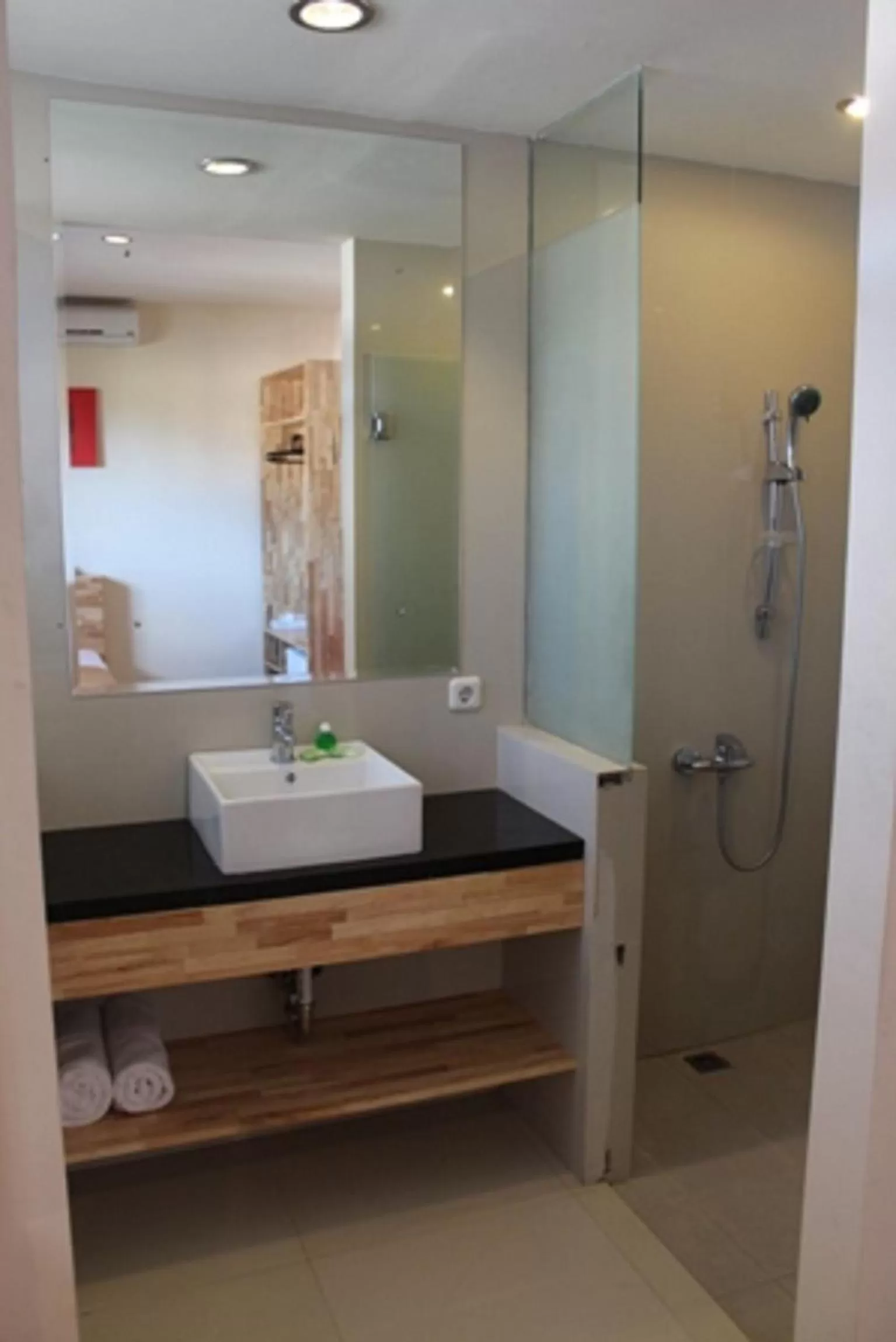 Bathroom in Hotel Karthi Kuta