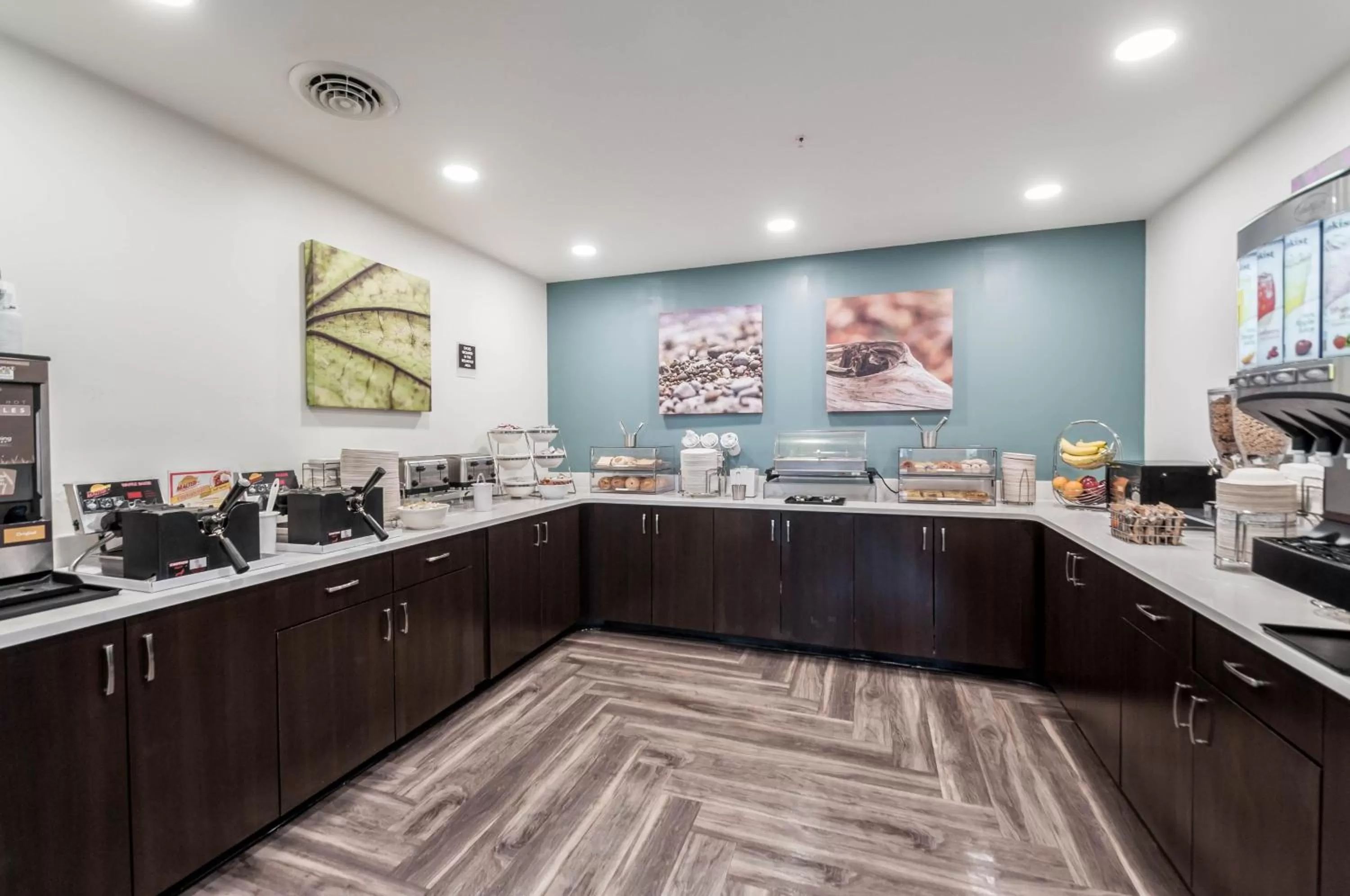 Breakfast in Sleep Inn & Suites Rehoboth Beach