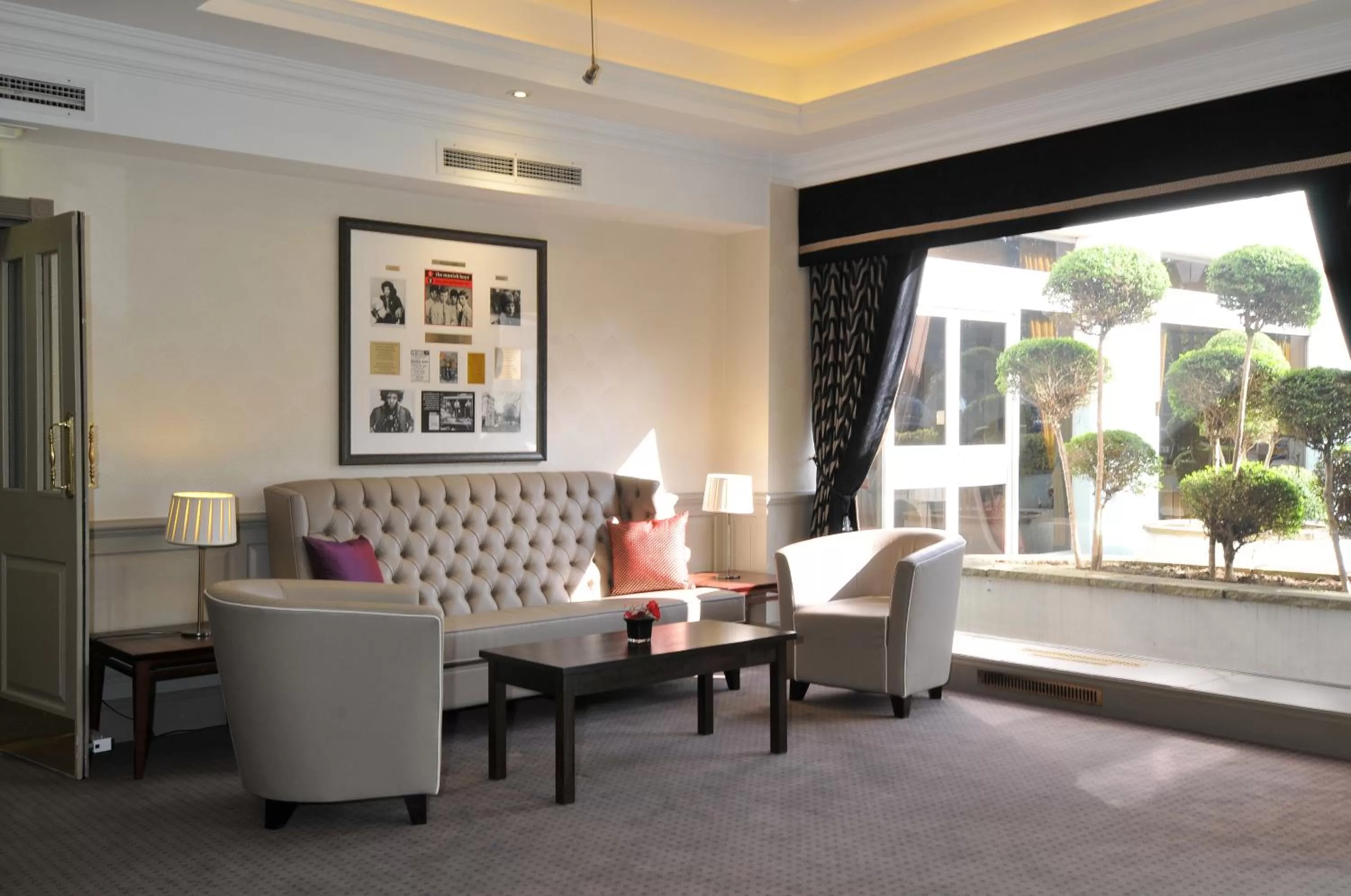 Lobby or reception in Bromley Court Hotel London