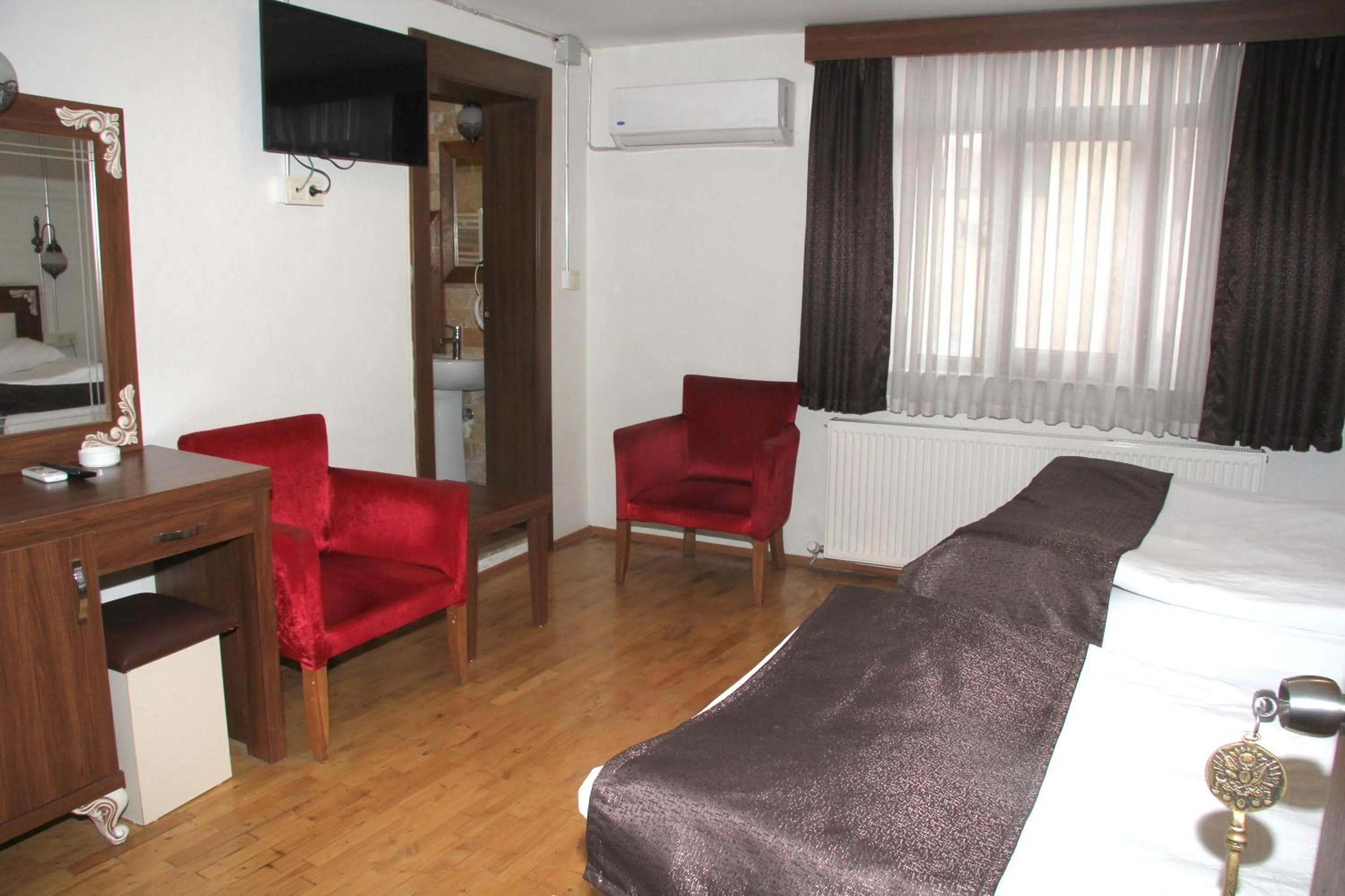 Bedroom, Bed in Zeynep Hanim Konagi