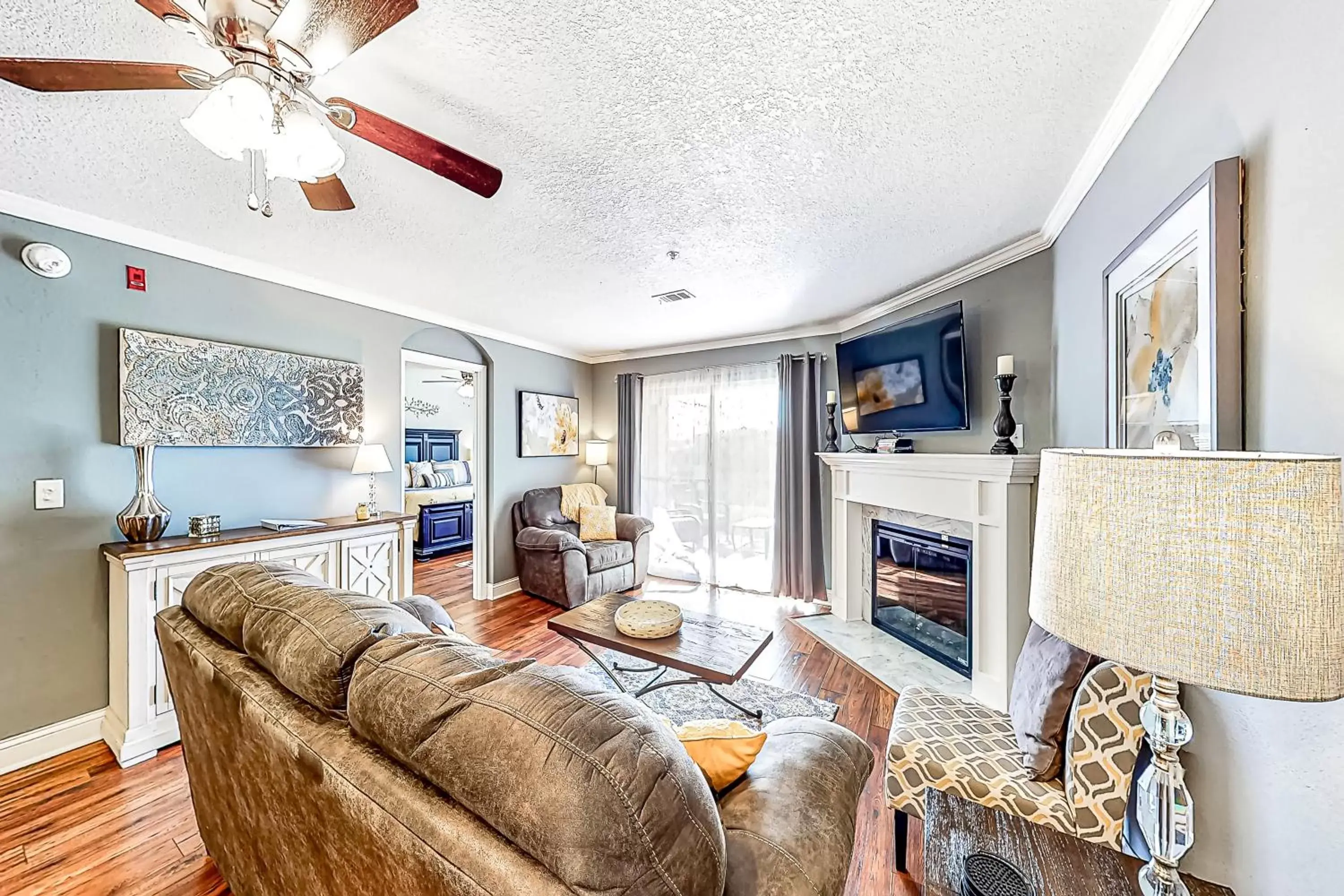 Seating Area in Thousand Hills - The Knollwood At Foothills Seating Area in Thousand Hills - The Knollwood At Foothills