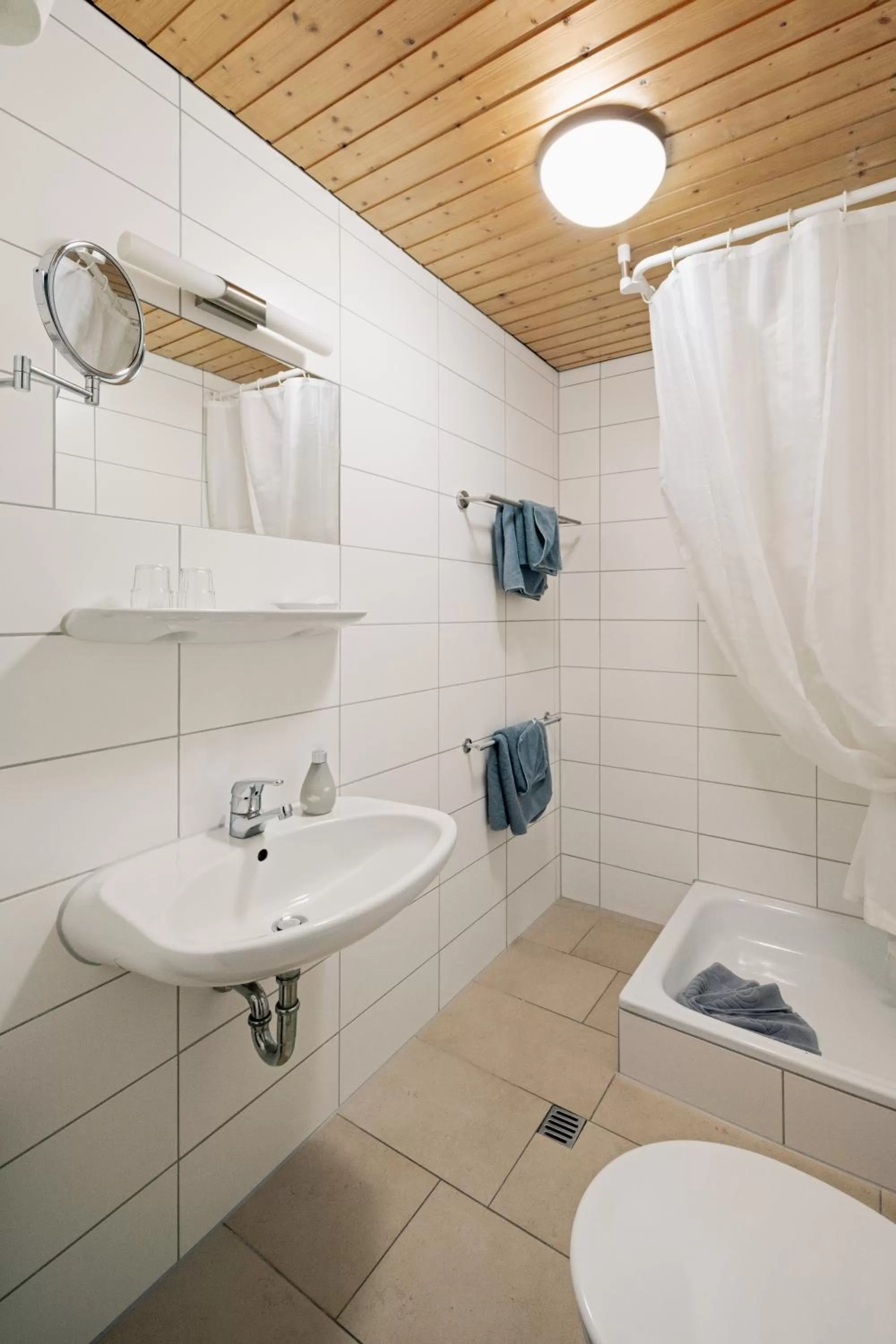 Shower, Bathroom in Hotel Park Cafe Reichl