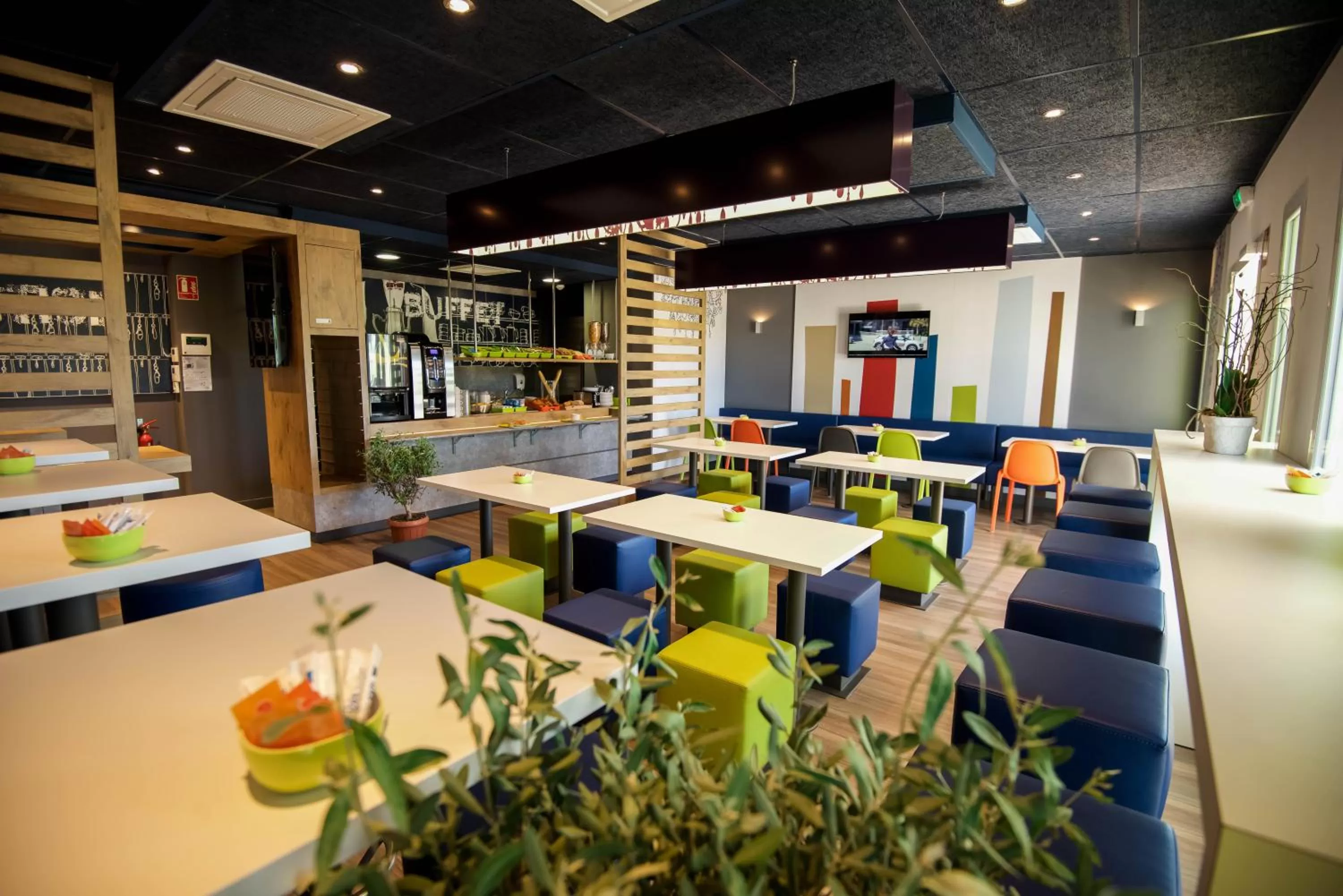 Restaurant/places to eat in Ibis Budget Saint-Martin-de-Crau Porte de Camargue