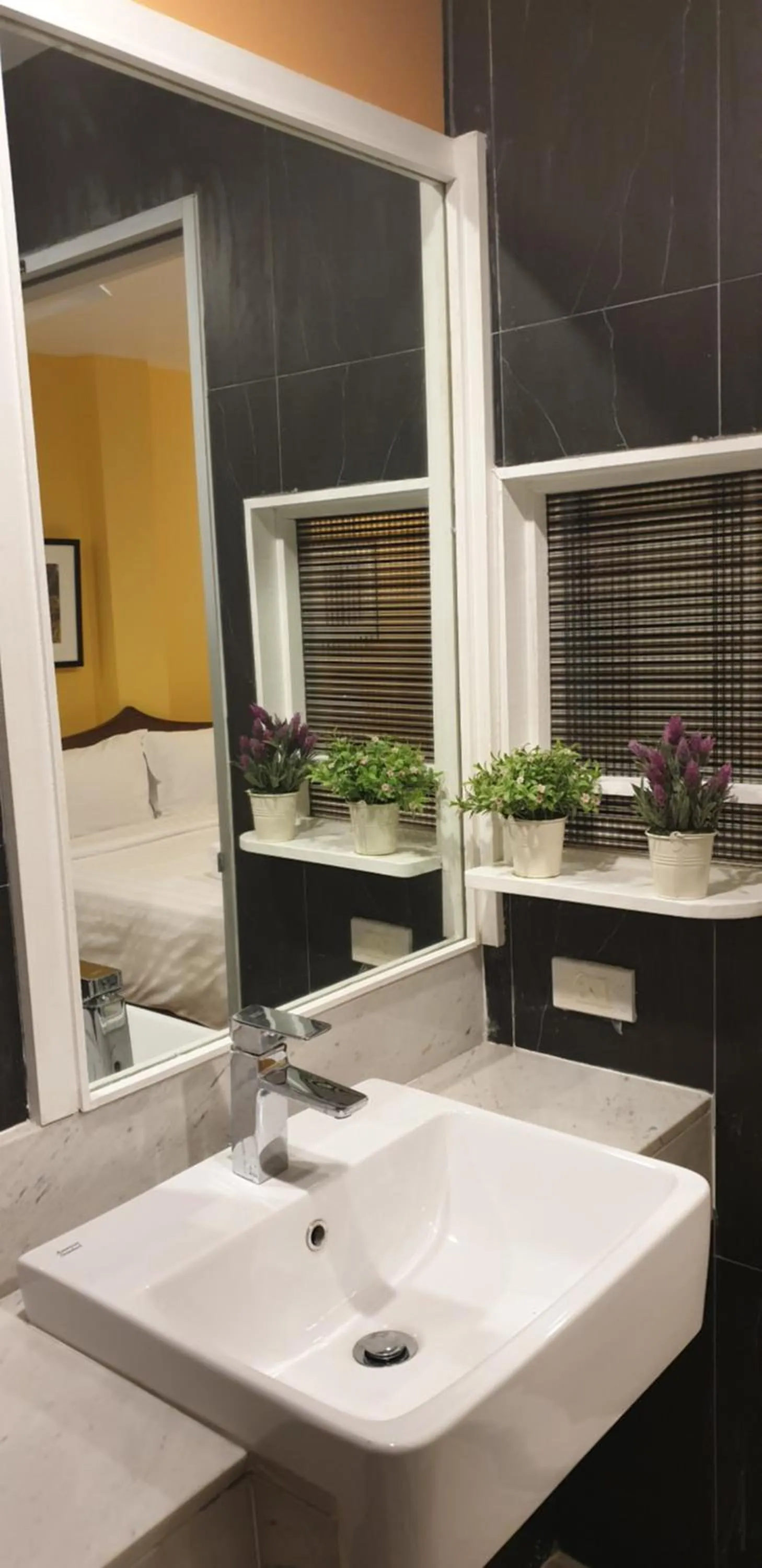 Bathroom in Vinary Hotel Sukhumvit