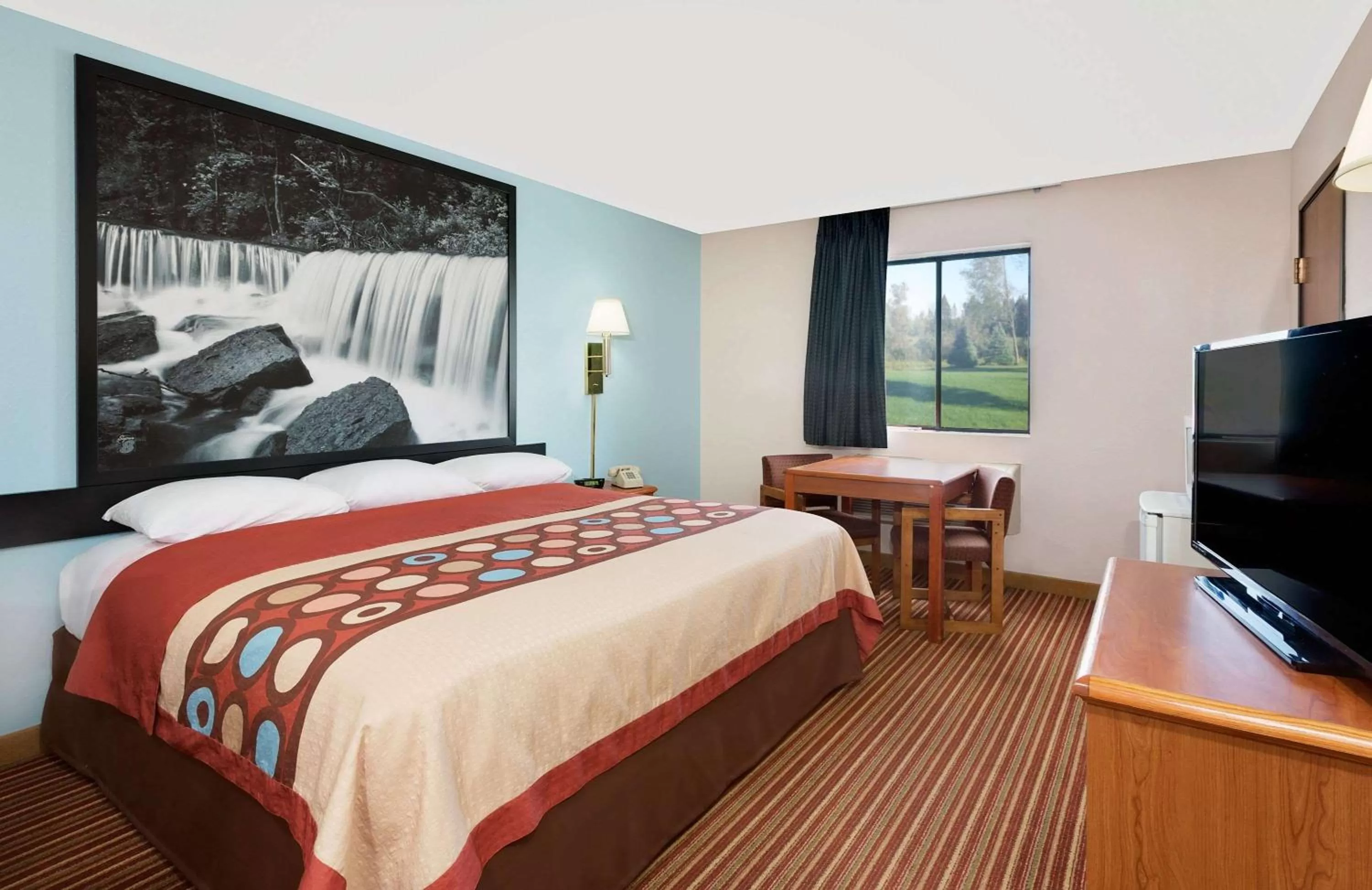 Deluxe King Suite in Super 8 by Wyndham Rock Port MO