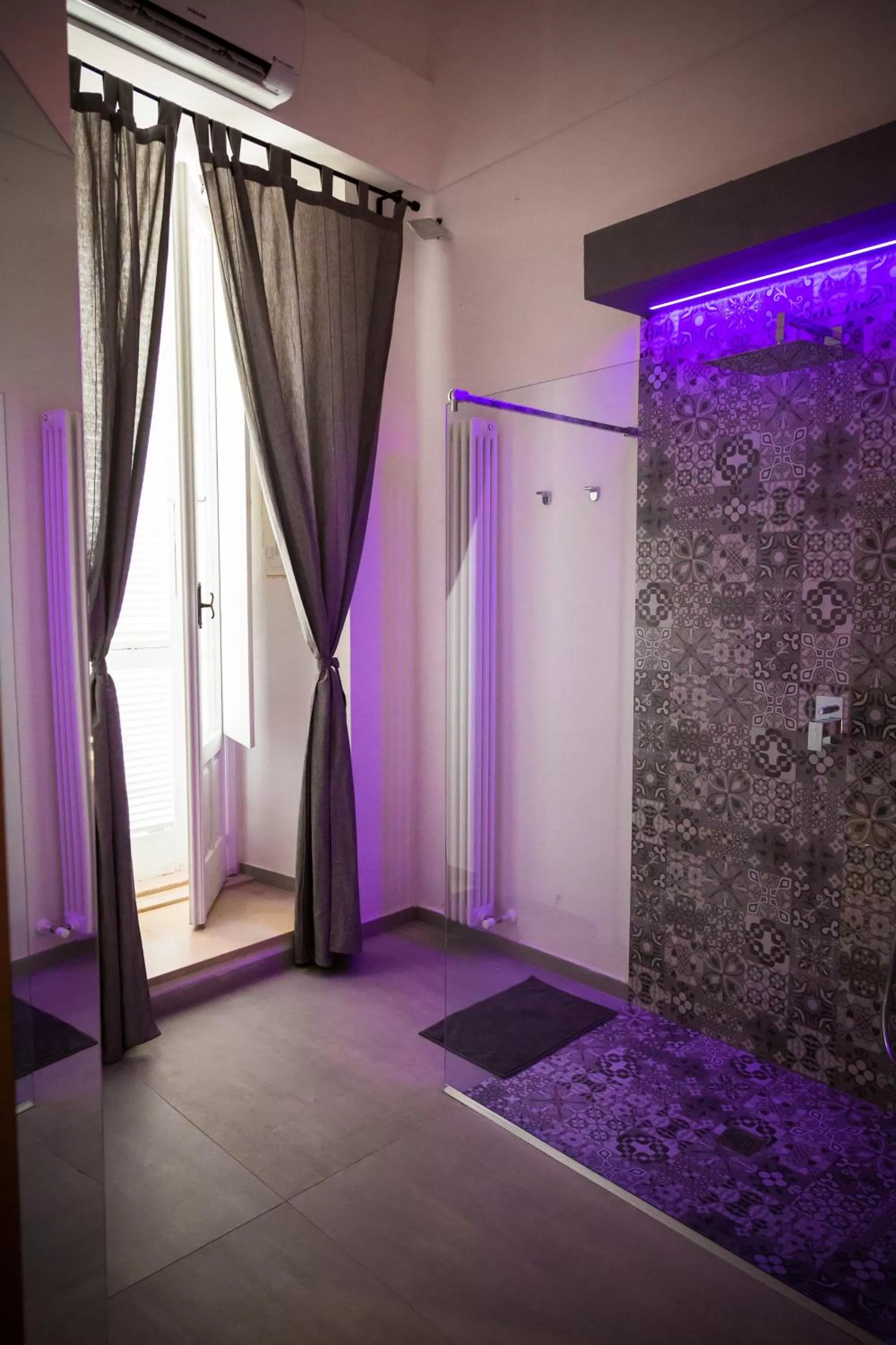 Shower in B&B Casa Diomede