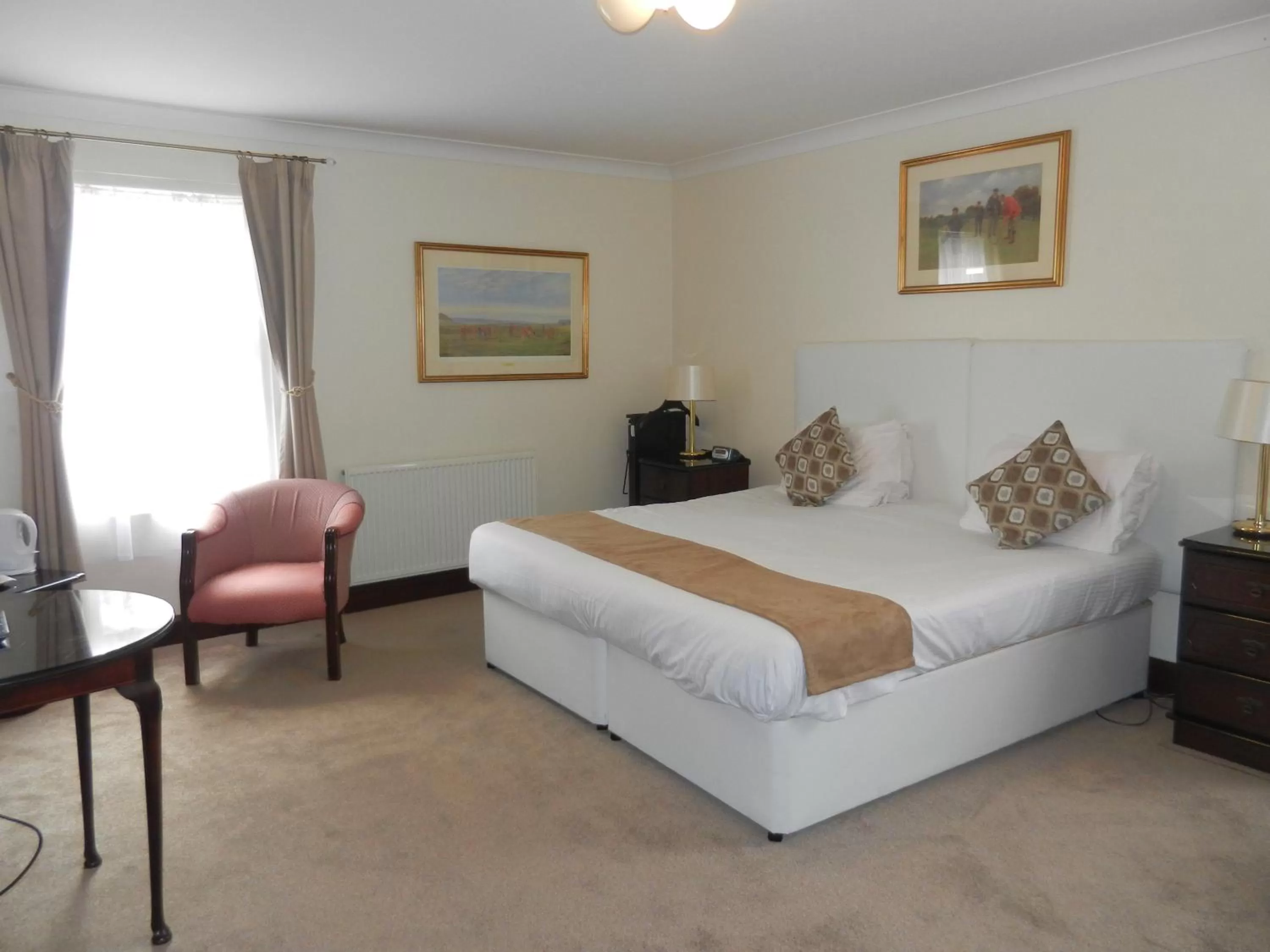 Bed in Morangie Hotel Tain