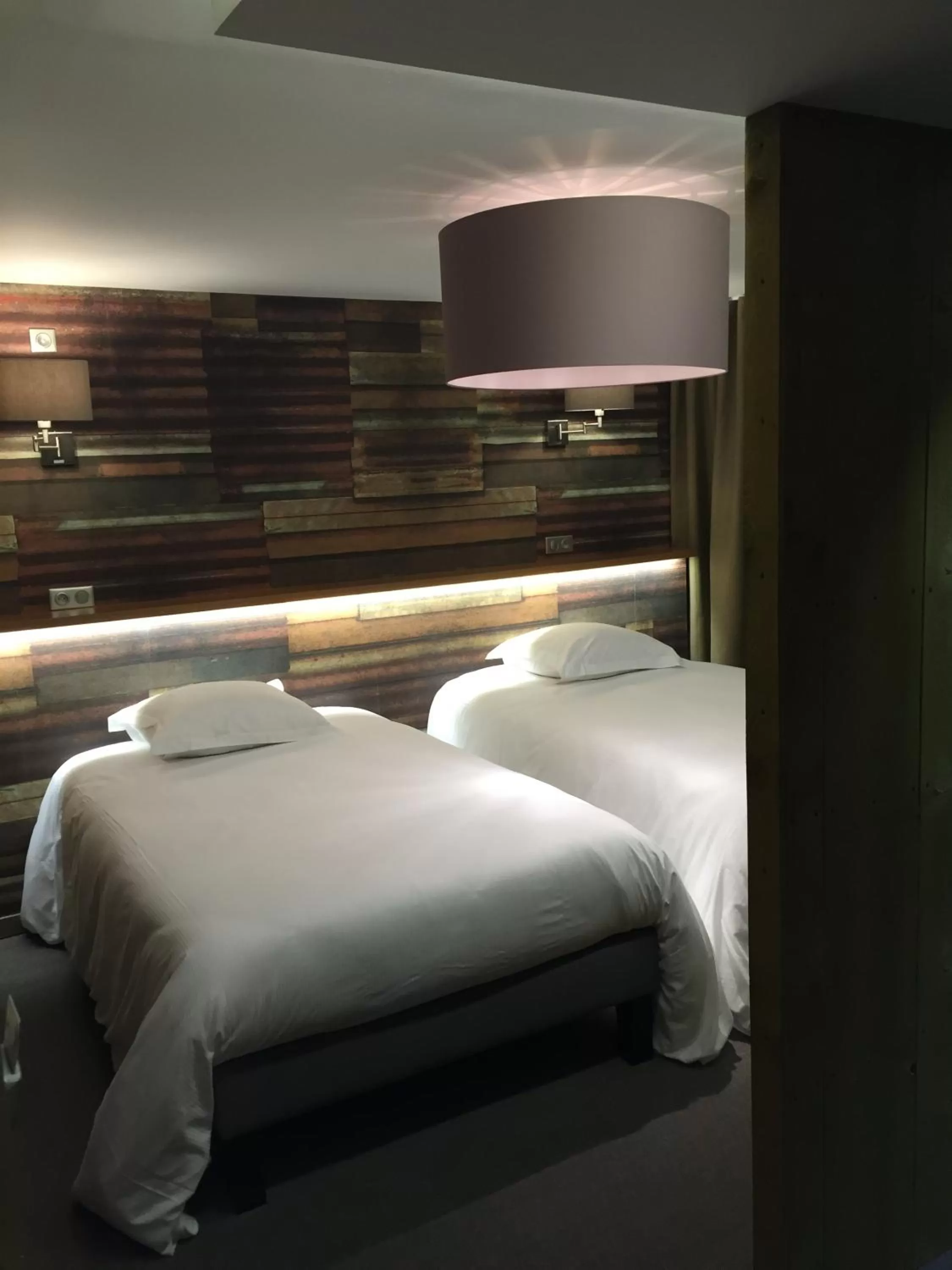 Photo of the whole room, Bed in Nota Bene