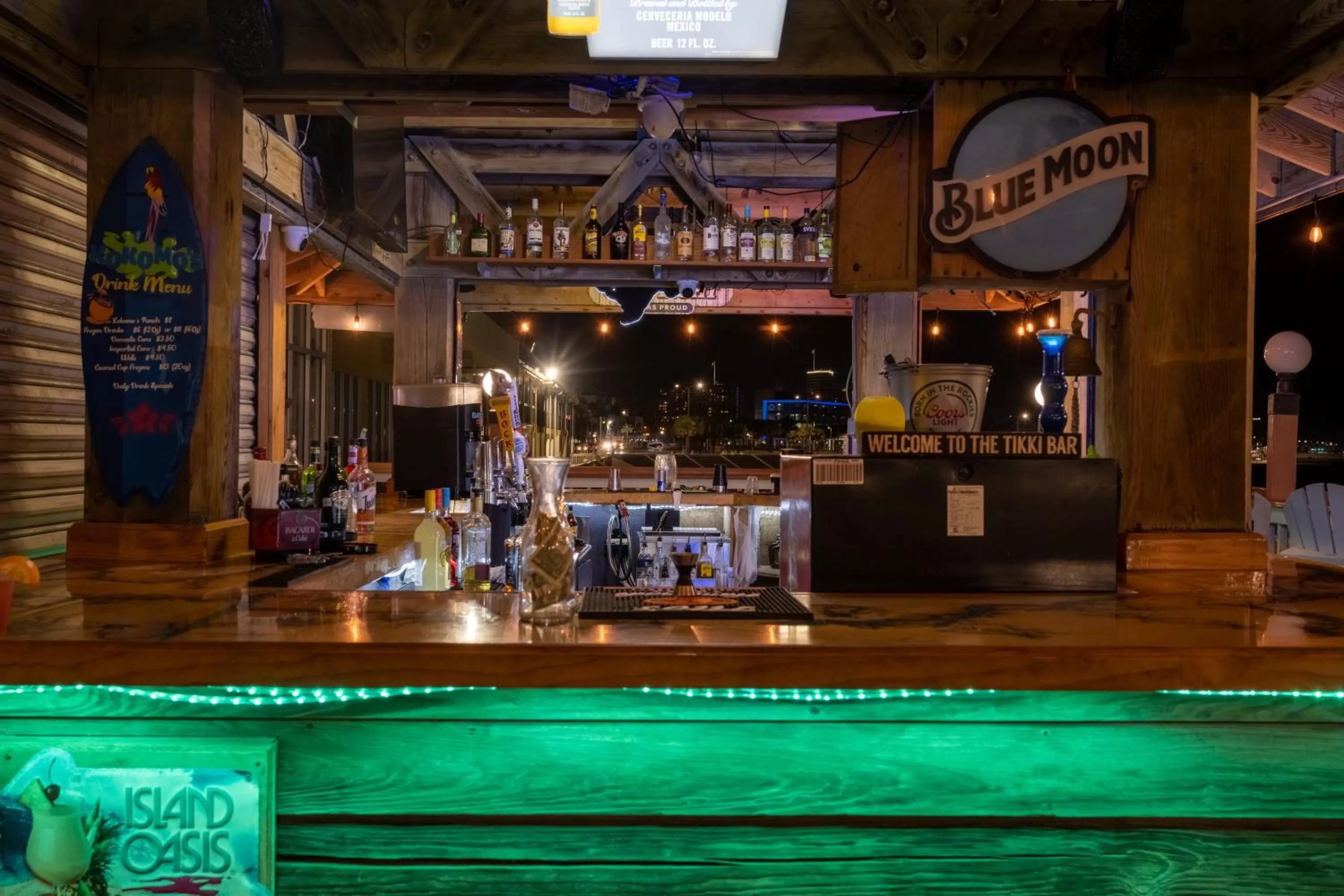 Lounge or bar in Emerald Beach Hotel Corpus Christi