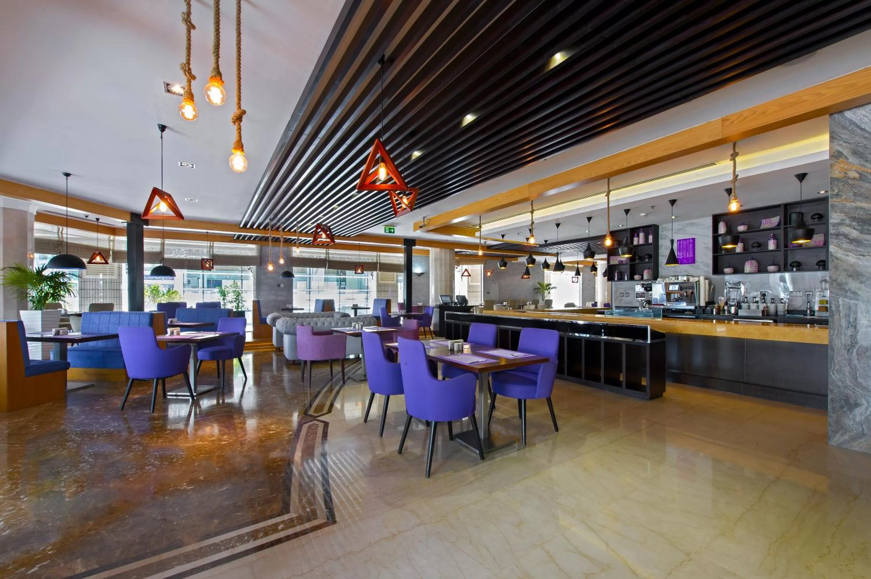 Restaurant/places to eat in Somewhere Hotel Apartment