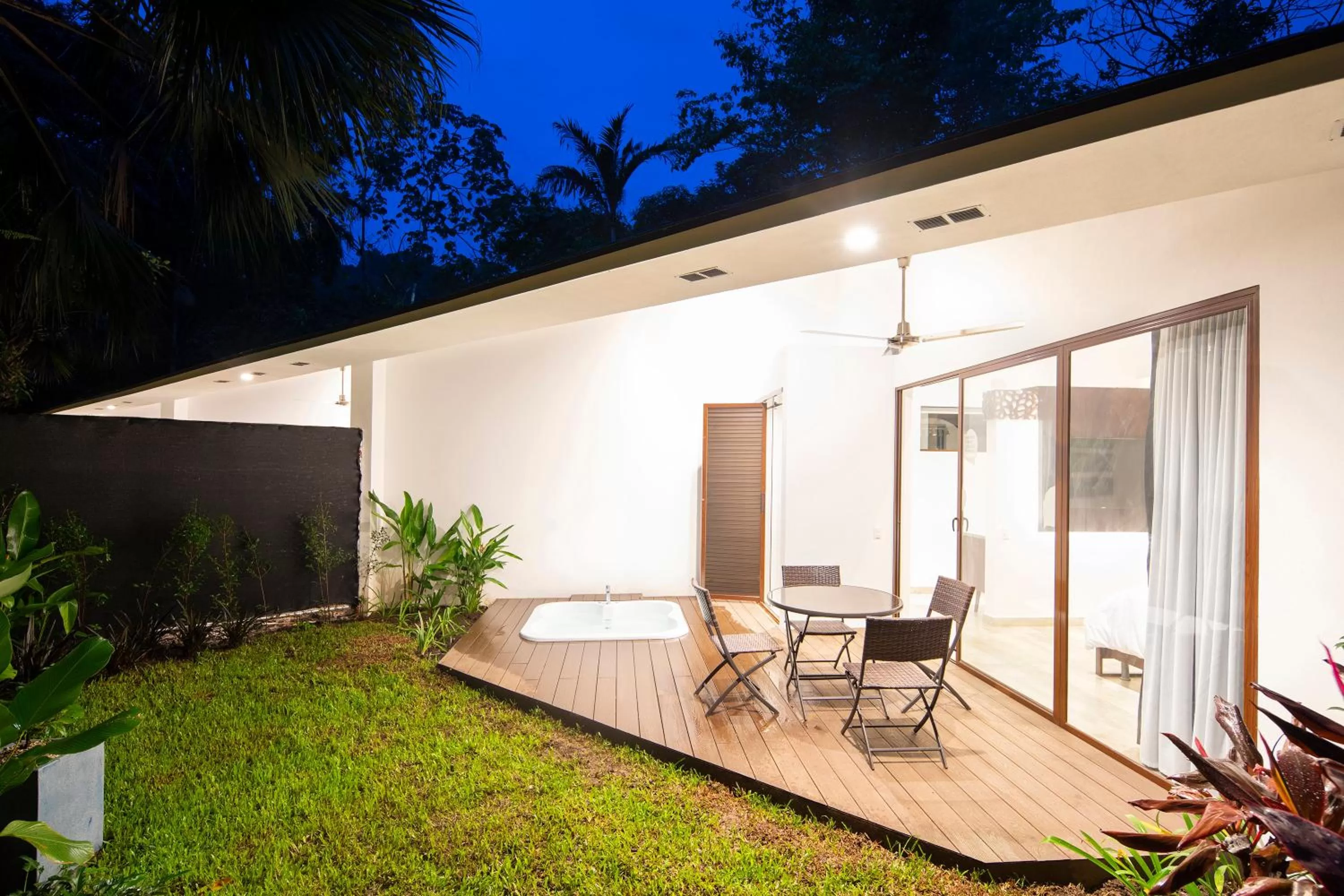 Shower in Pumilio Mountain & Ocean Hotel