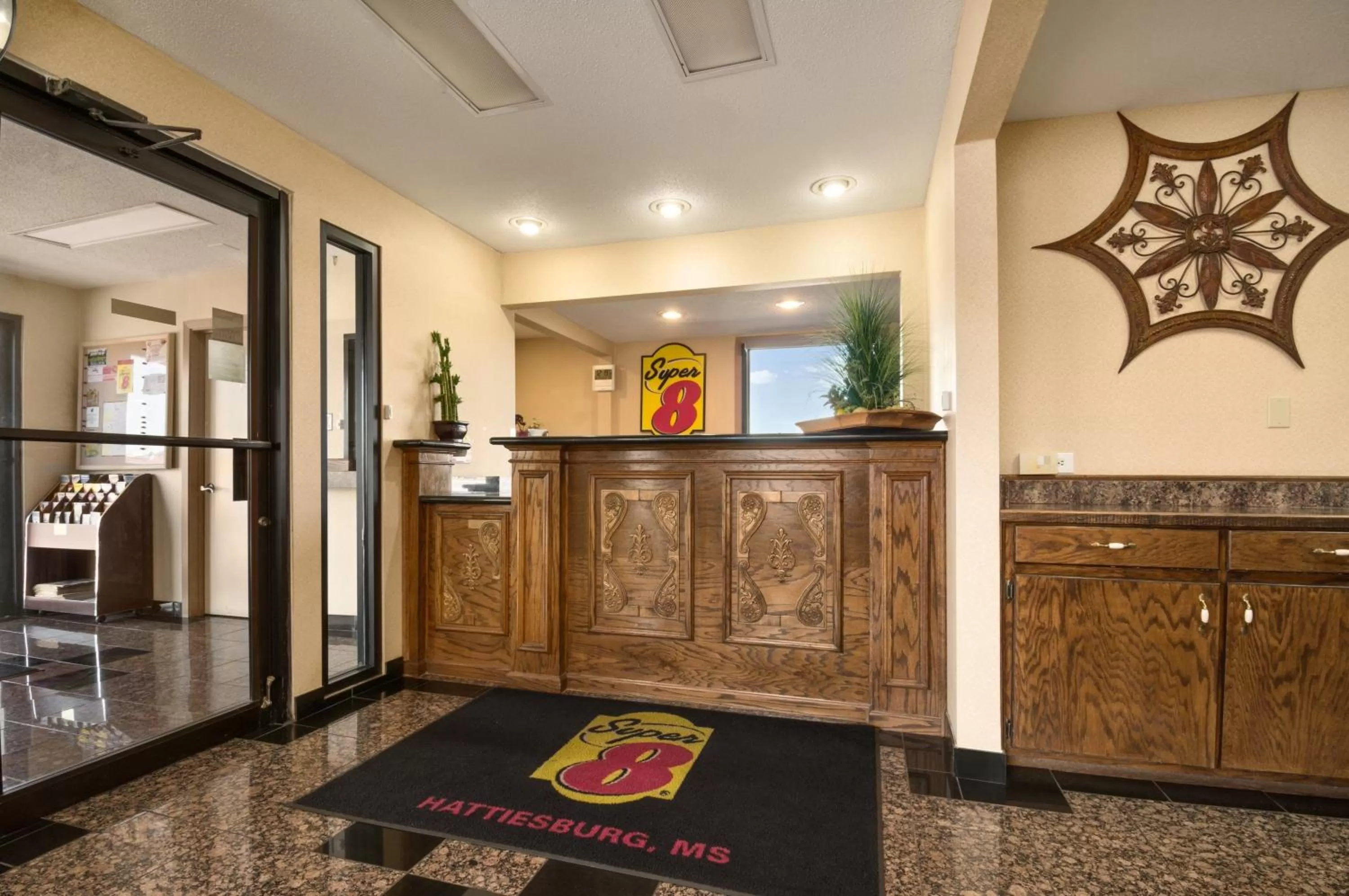 Lobby or reception in Super 8 by Wyndham Hattiesburg North - University Area