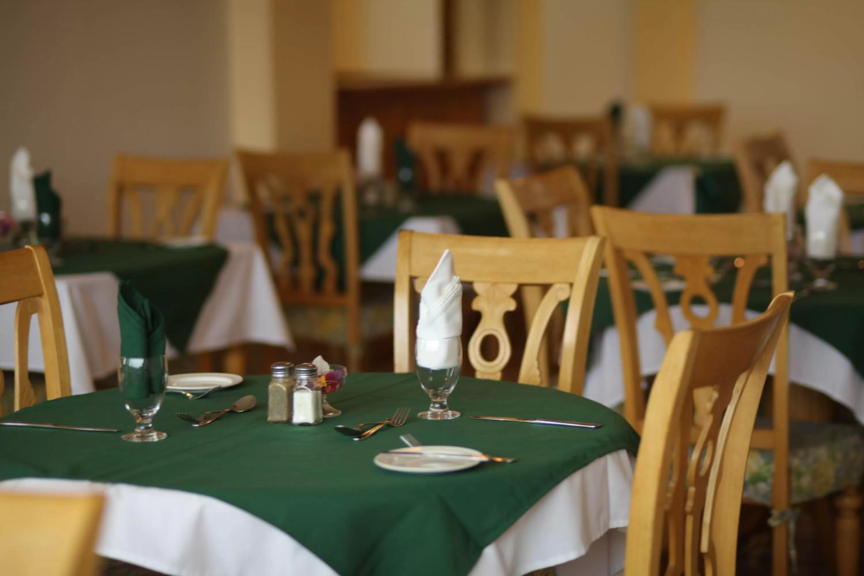 Restaurant/places to eat in Heritage Hotel