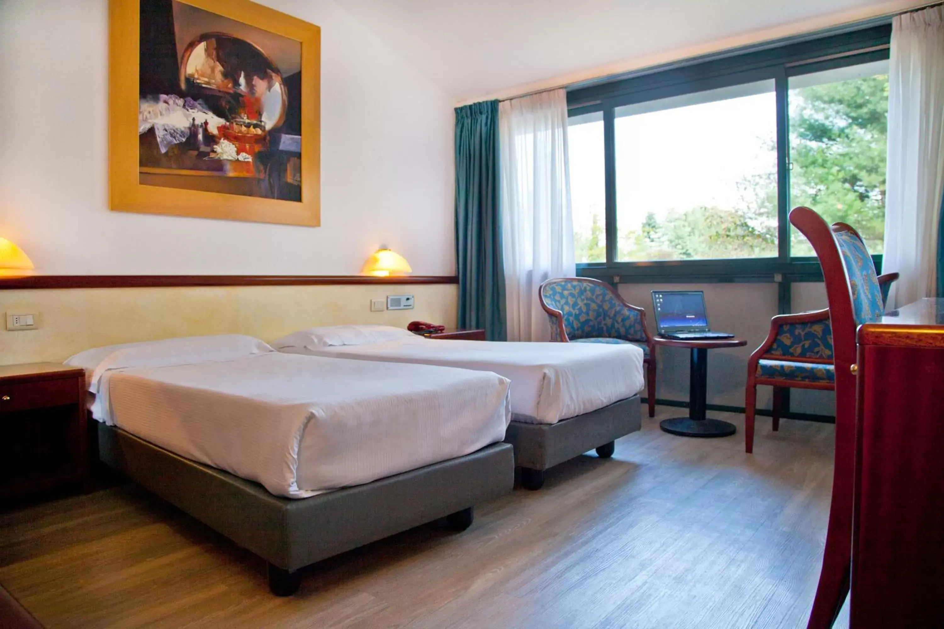 Triple Room in Green Hotel Triple Room in Green Hotel