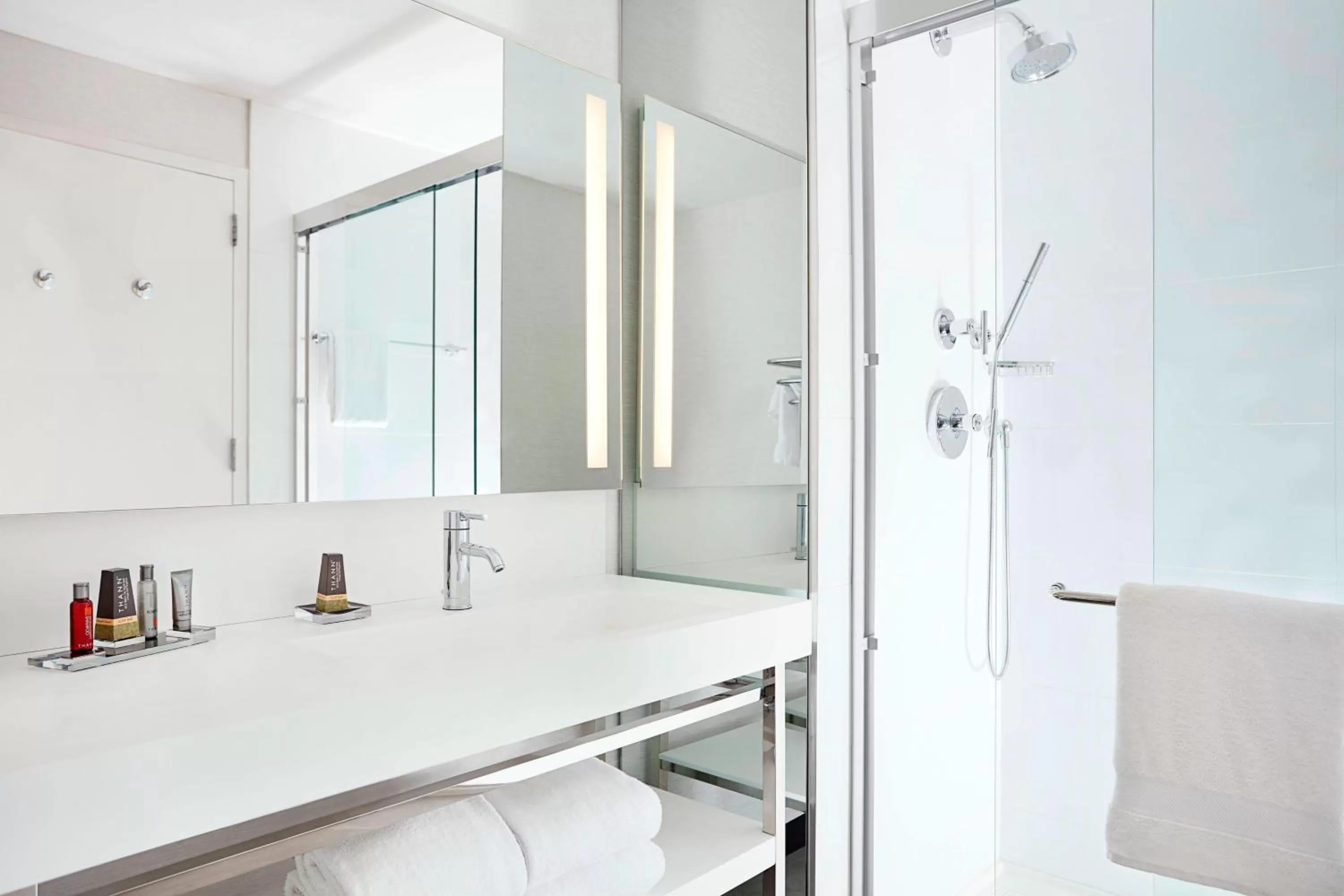 Bathroom in New York Marriott at the Brooklyn Bridge