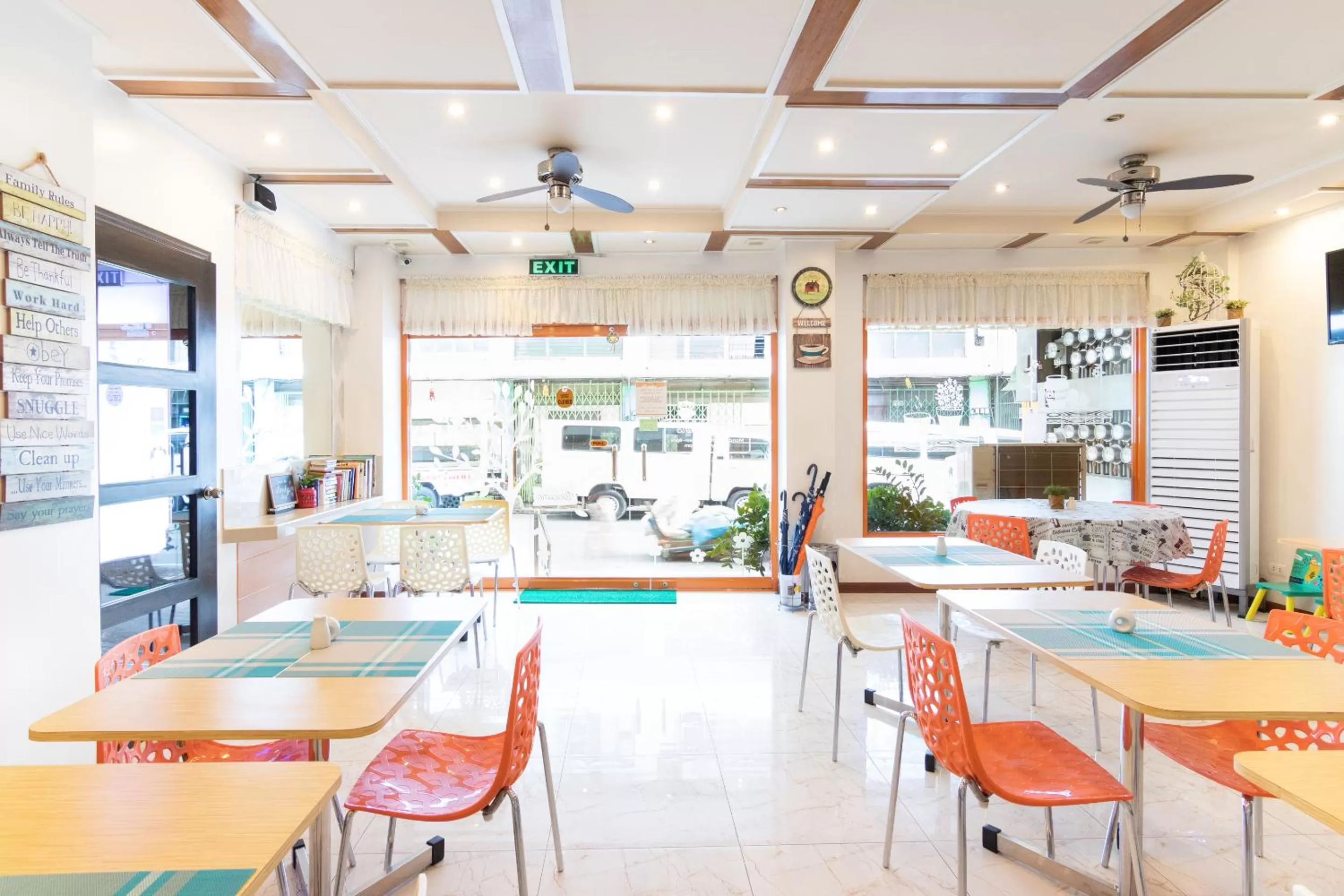 Restaurant/places to eat in Starlight Bed and Breakfast