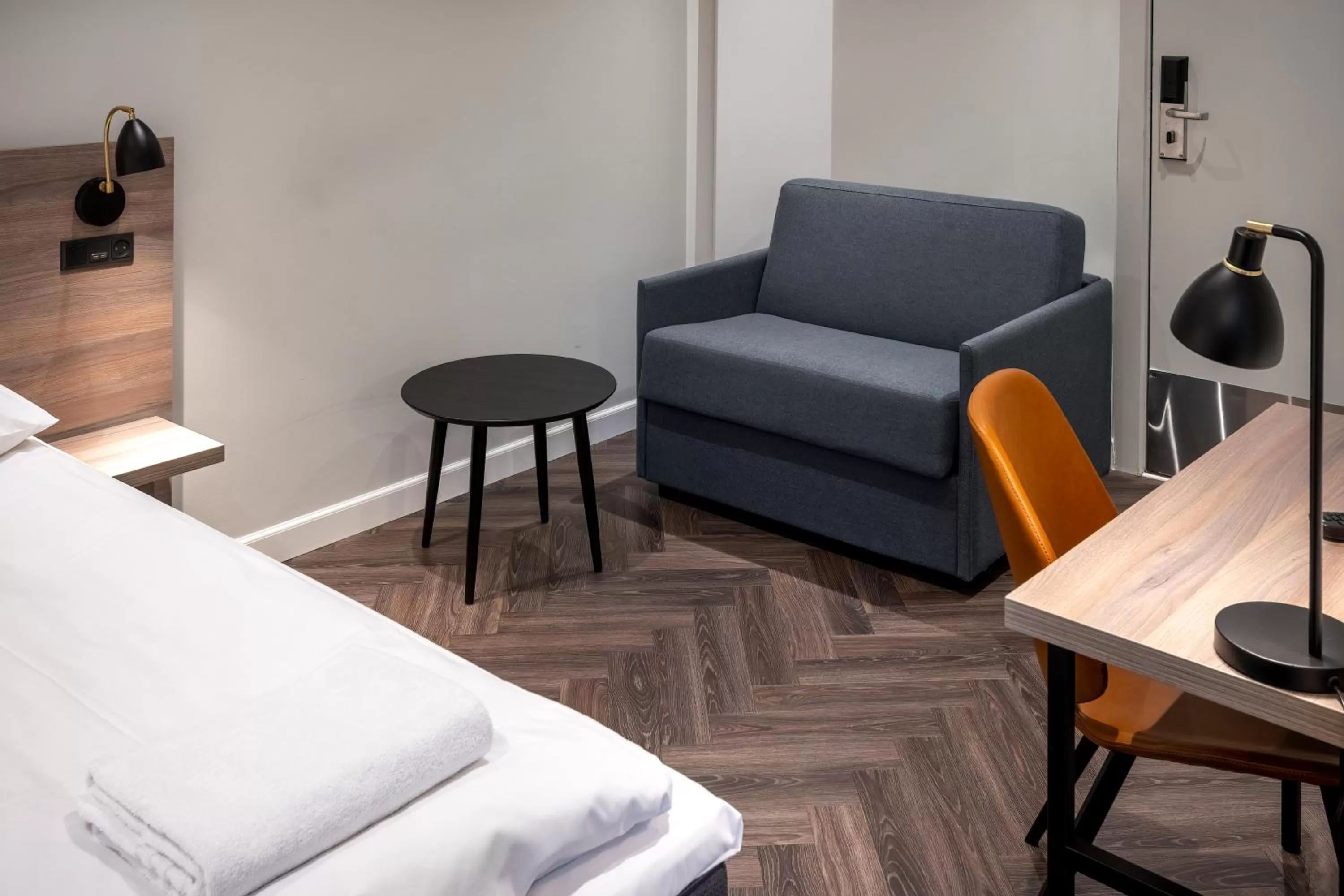 Bedroom, Bed in Go Hotel Saga