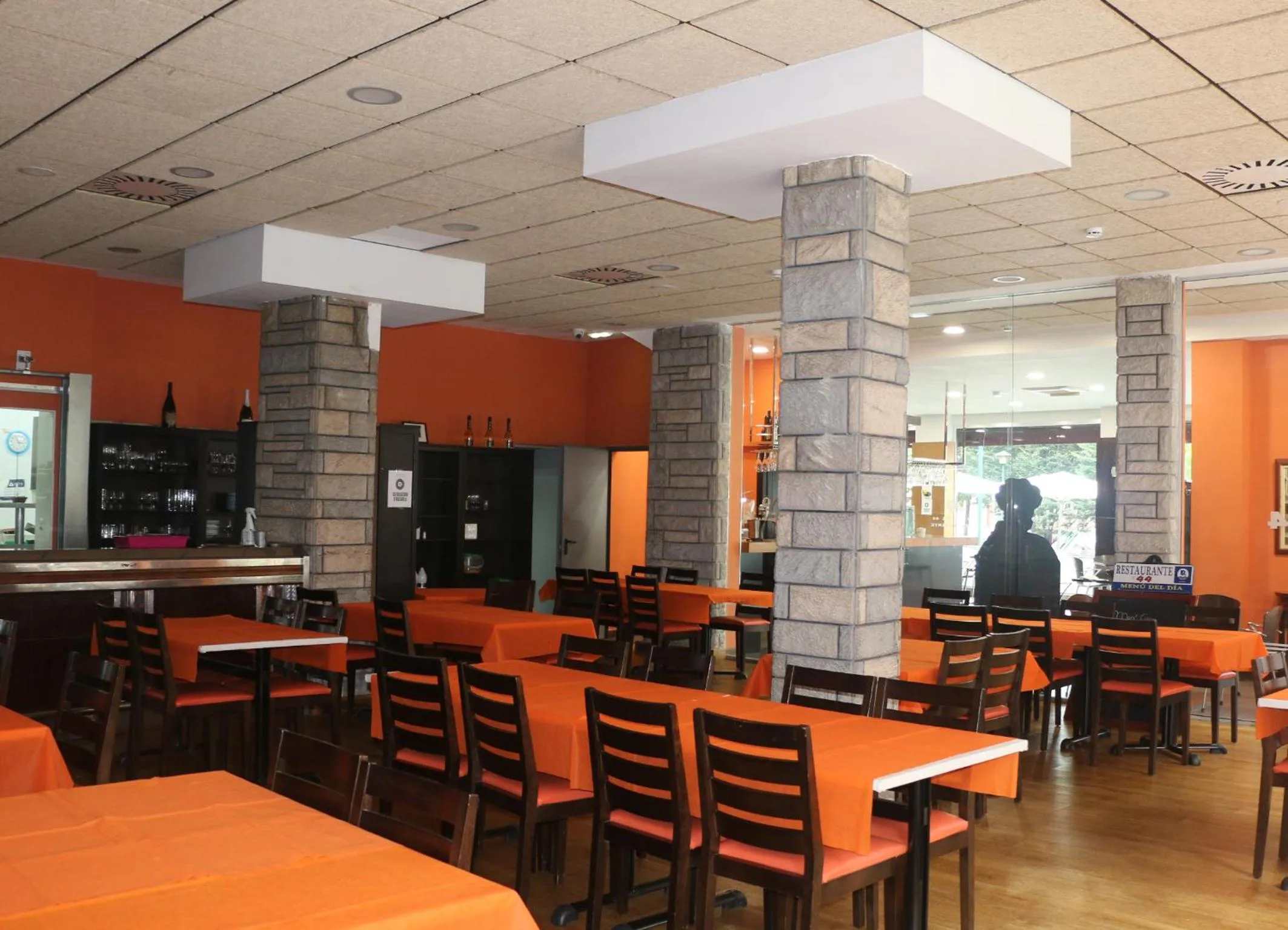 Restaurant/places to eat in Hotel 44