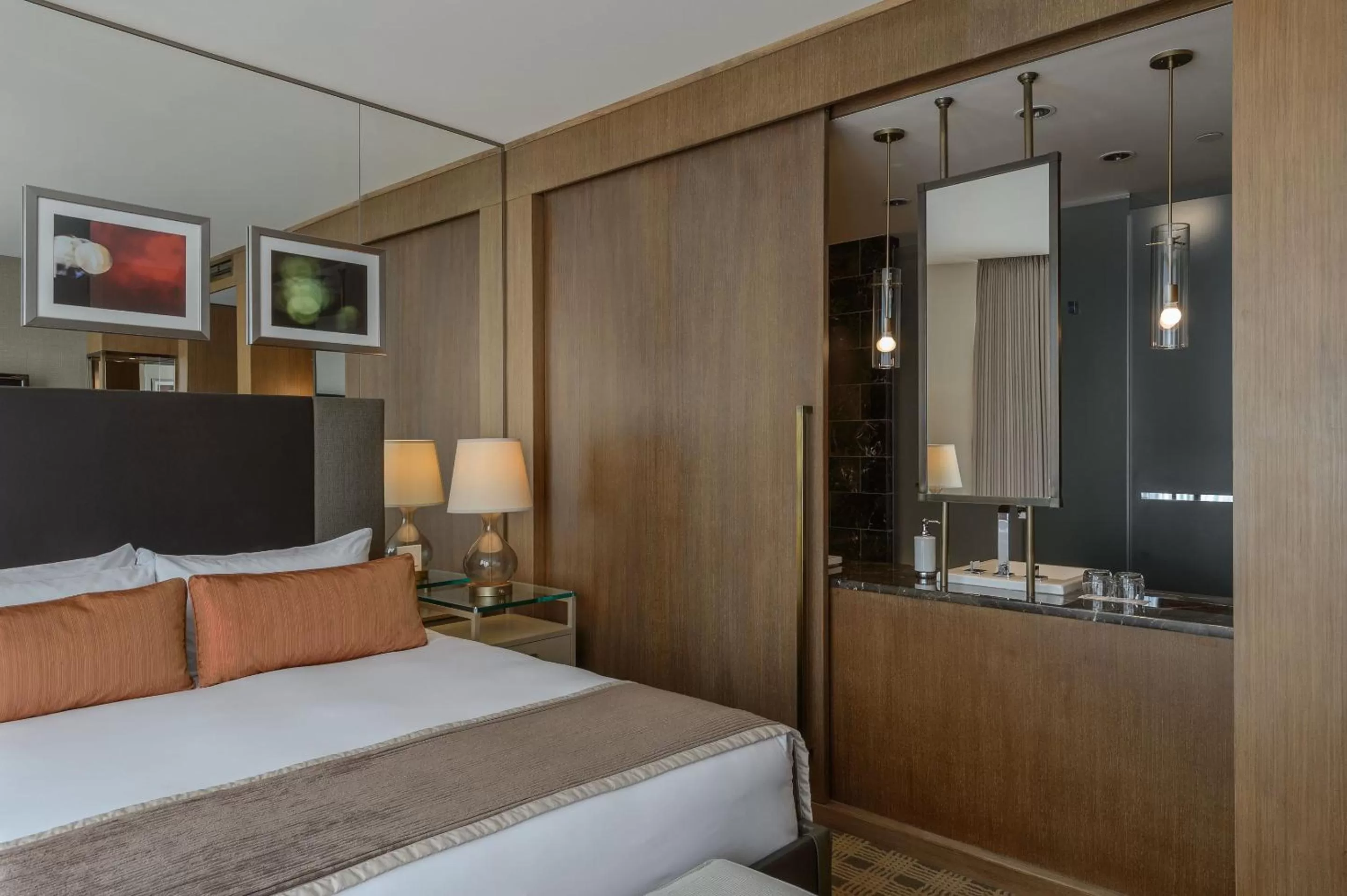 Bedroom, Bed in Loden Vancouver