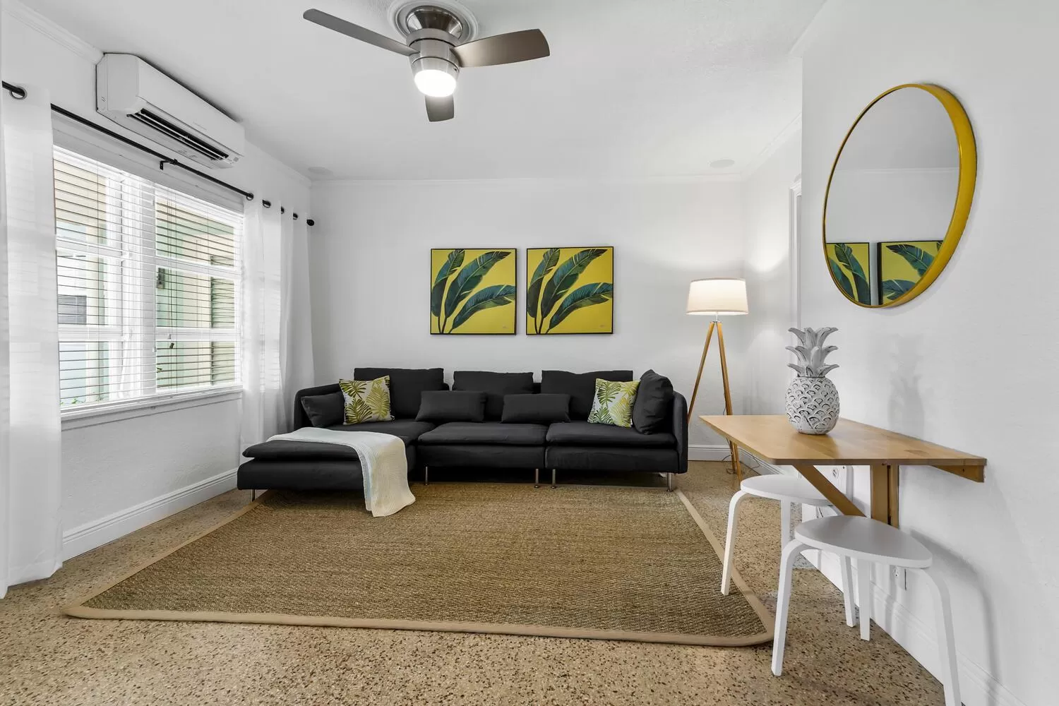 Living room in Alani Bay Villas