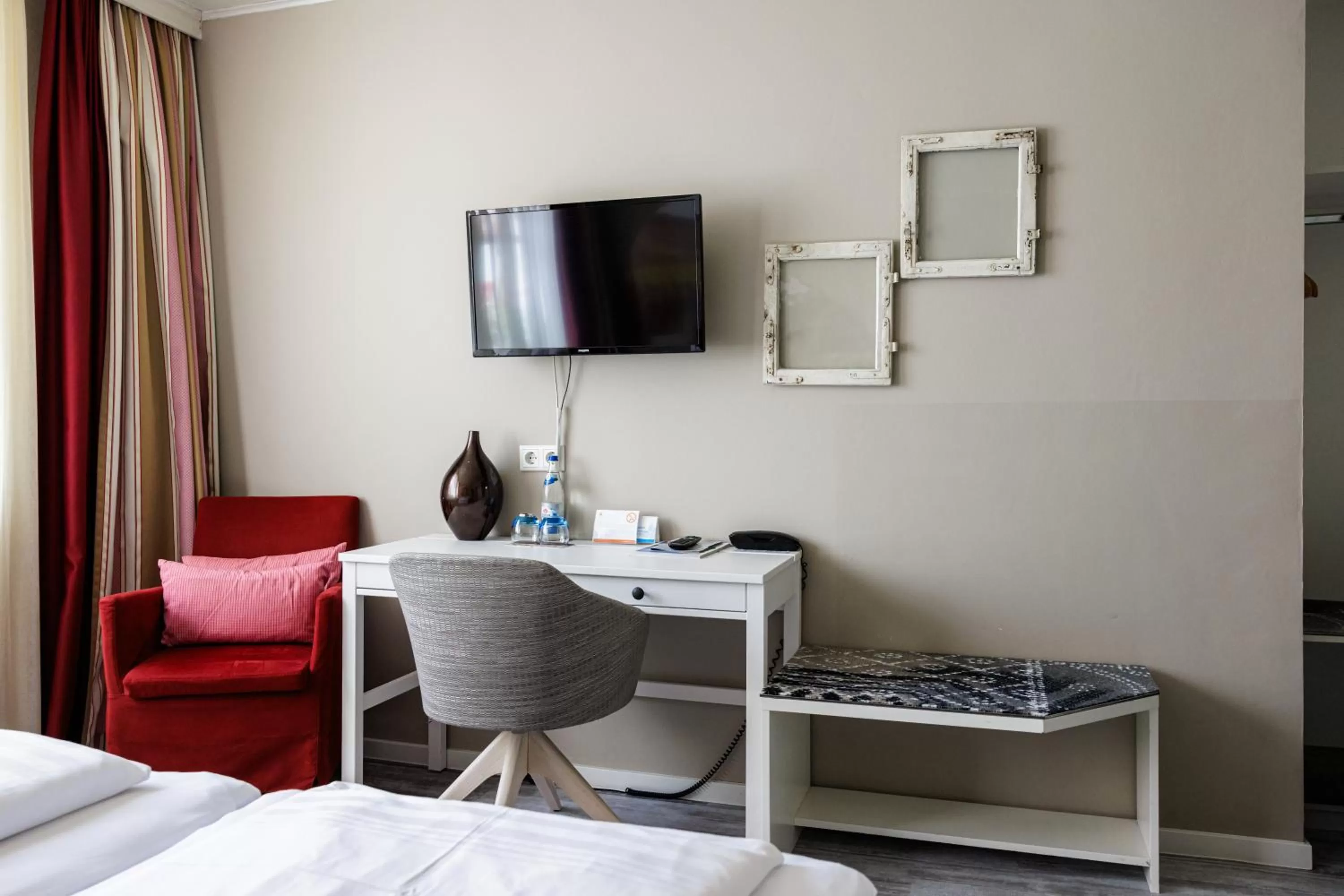 TV and multimedia, Bed in Flair Hotel zum Storchen